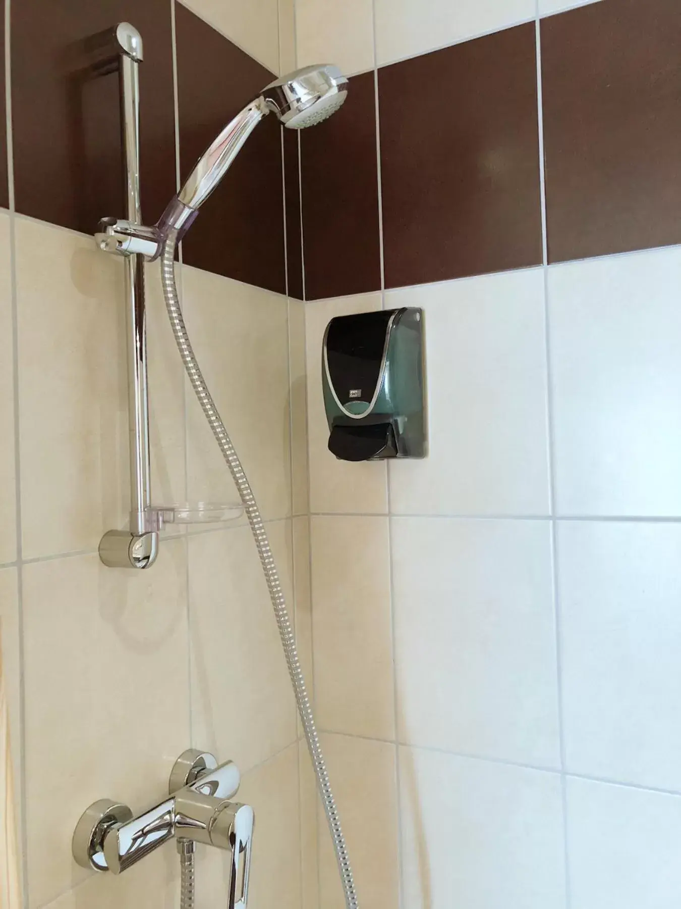 Shower, Bathroom in Hotel Le Ronchamp