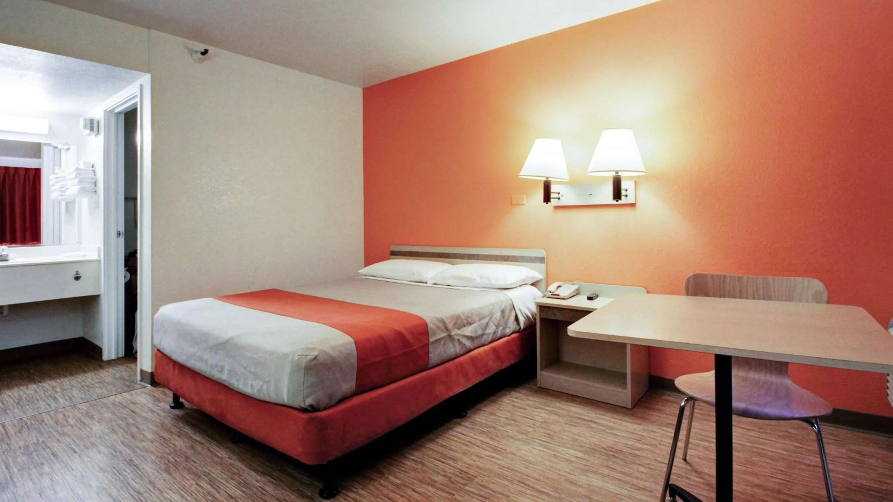 Queen Room in Motel 6-Woods Cross, UT - Salt Lake City - North