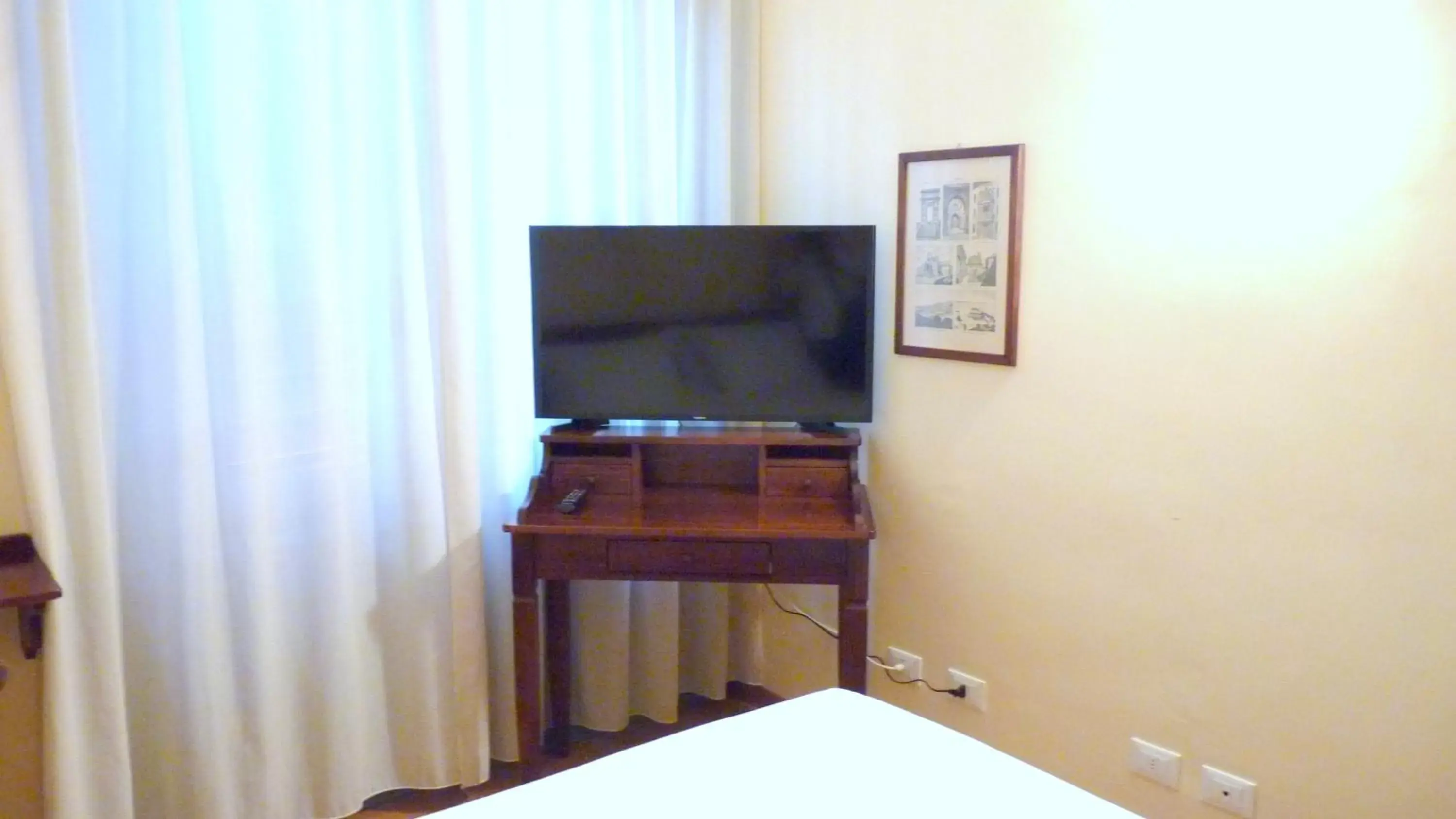 TV and multimedia, TV/Entertainment Center in Hotel della Vittoria