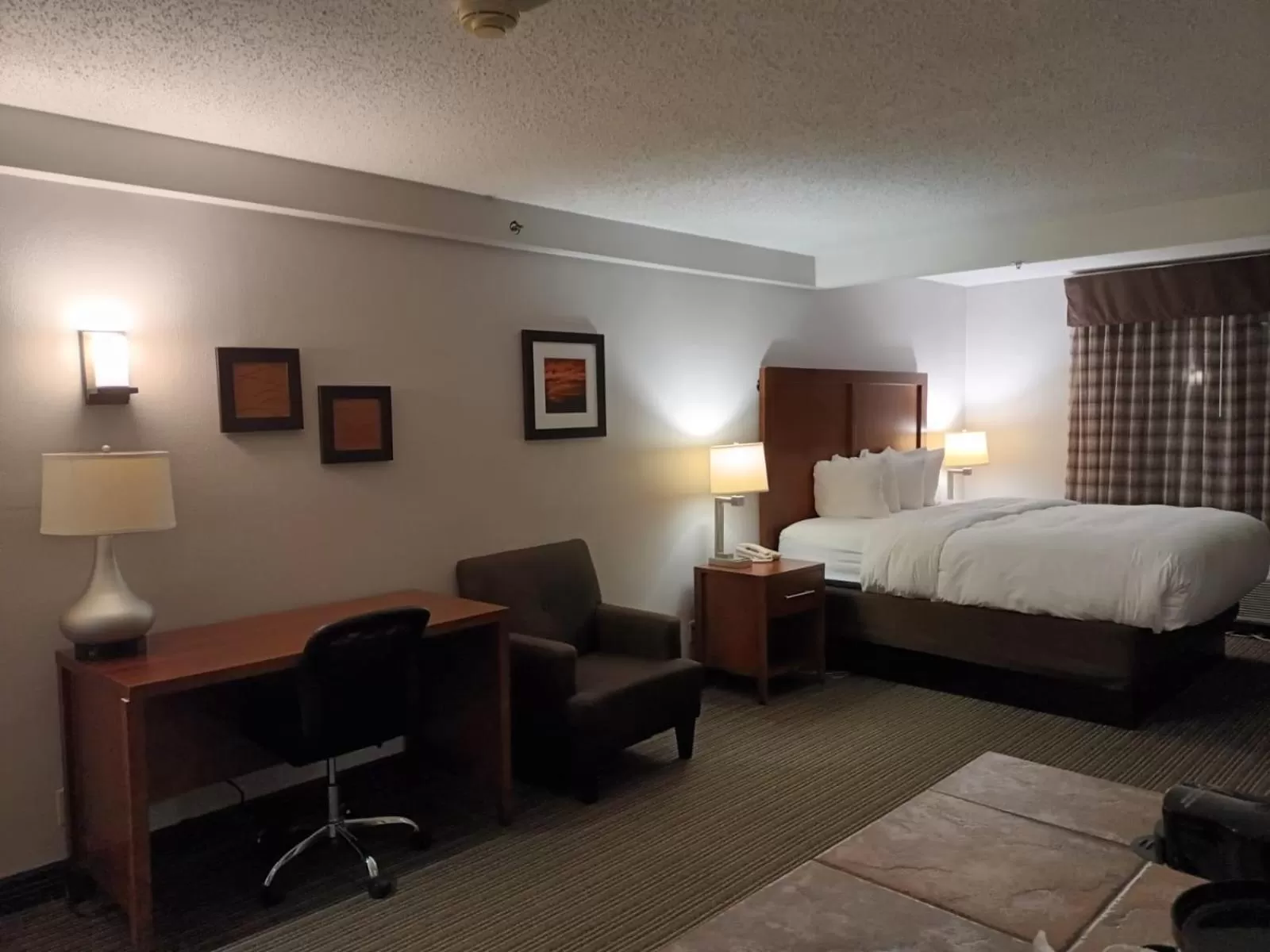 One-Bedroom King Suite with Whirlpool - Non-Smoking  in Country Inn & Suites by Radisson, Battle Creek, MI
