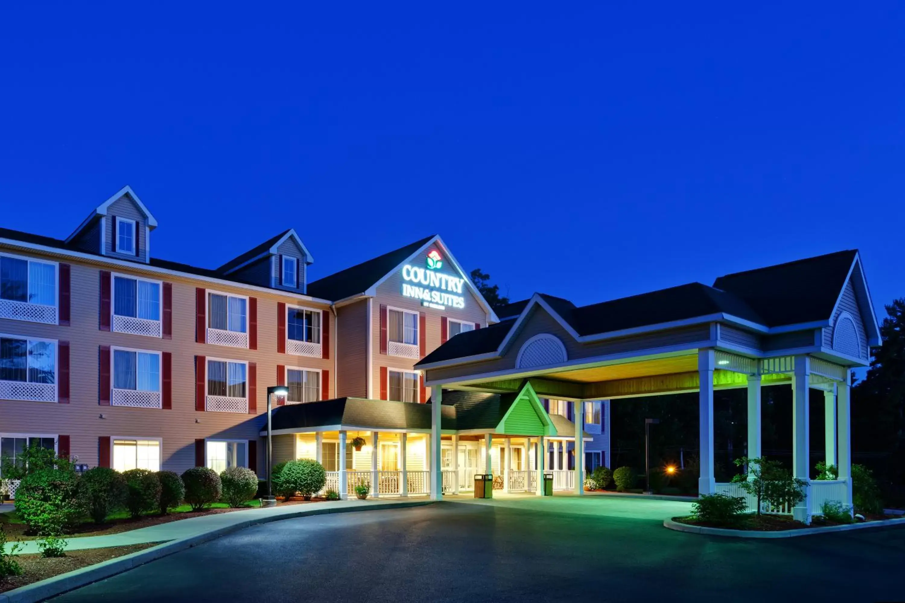 Property Building in Country Inn & Suites by Radisson Lake George