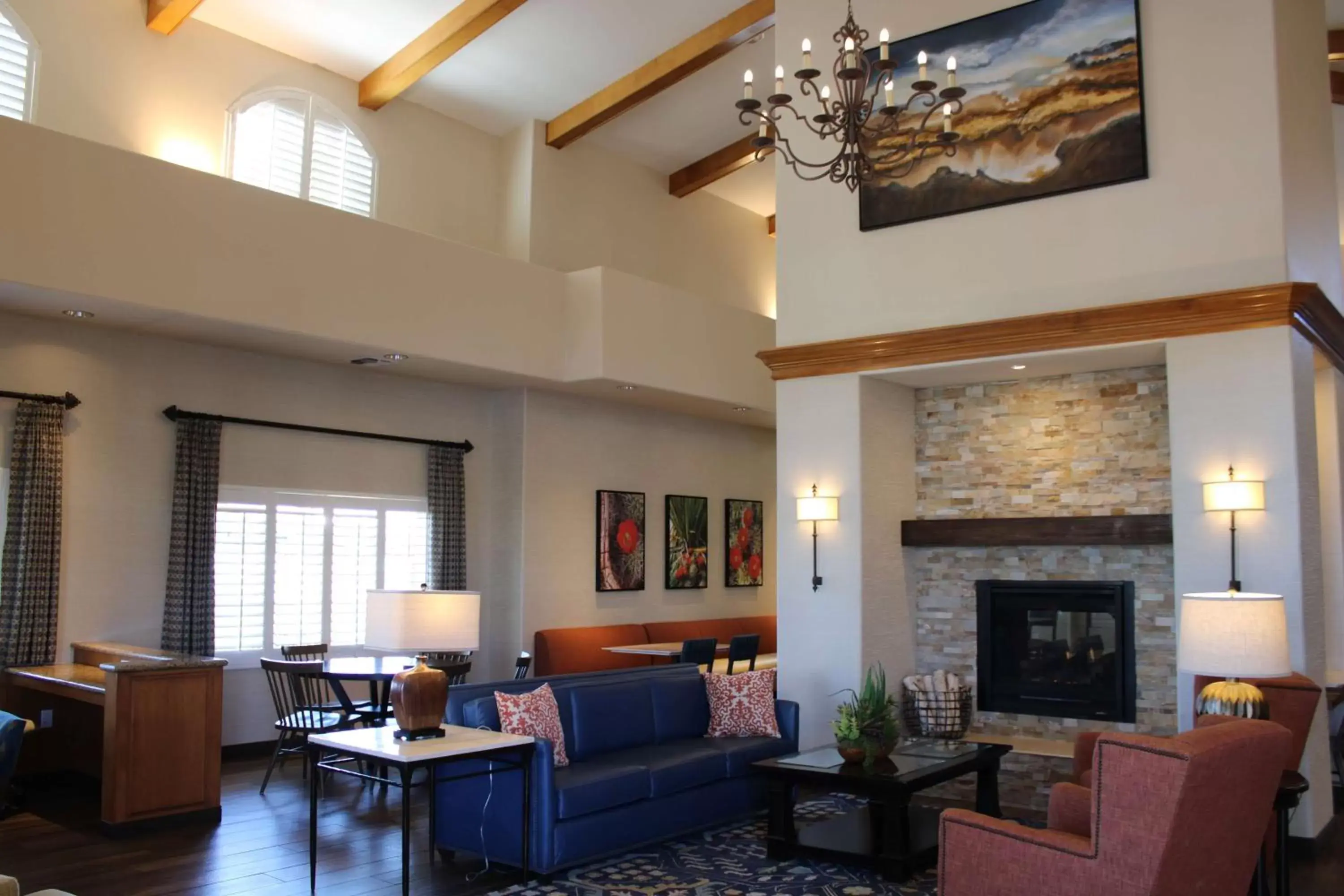 Lobby or reception, Seating Area in Best Western Plus A Wayfarer's Inn & Suites