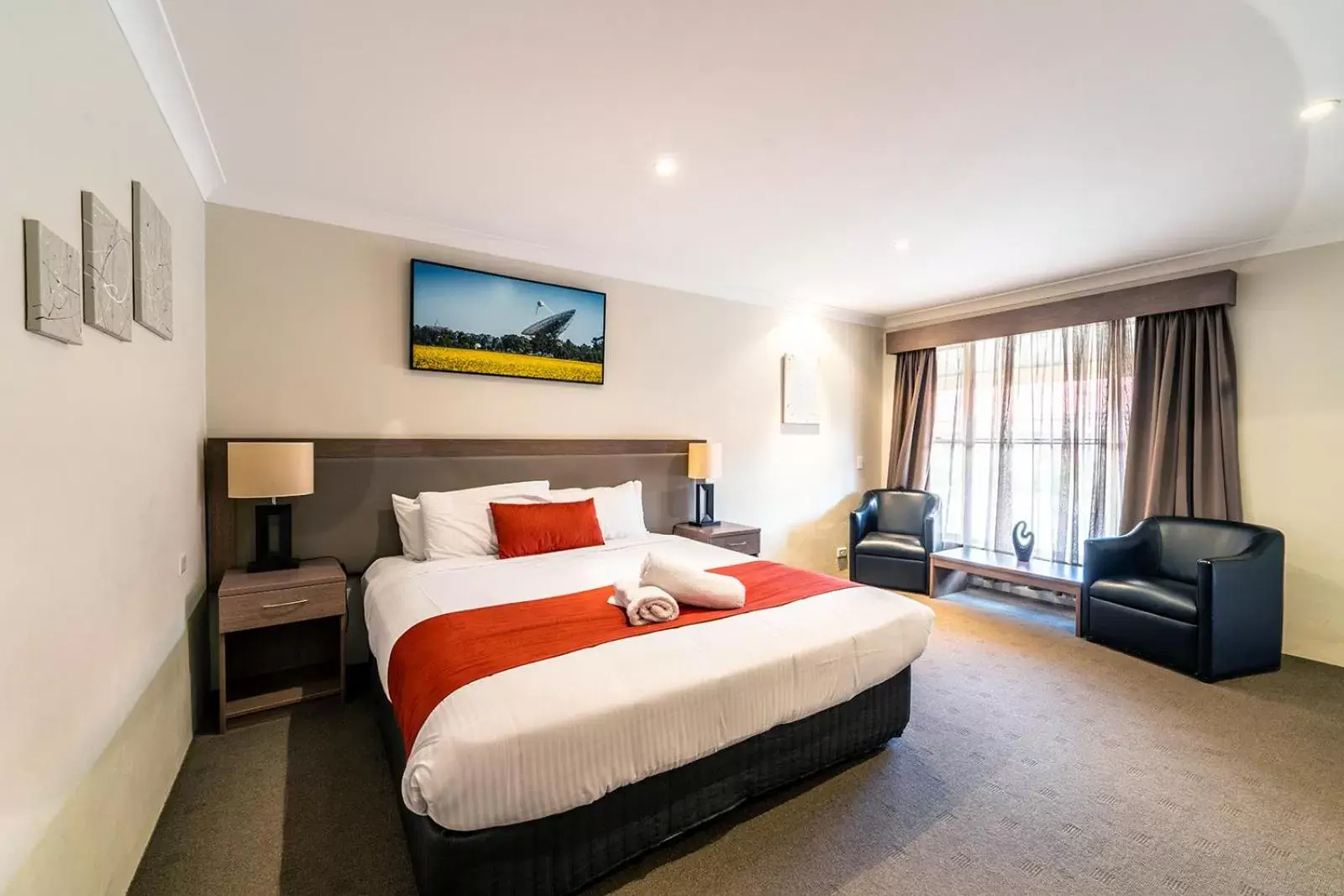 Bedroom, Bed in Parkes International