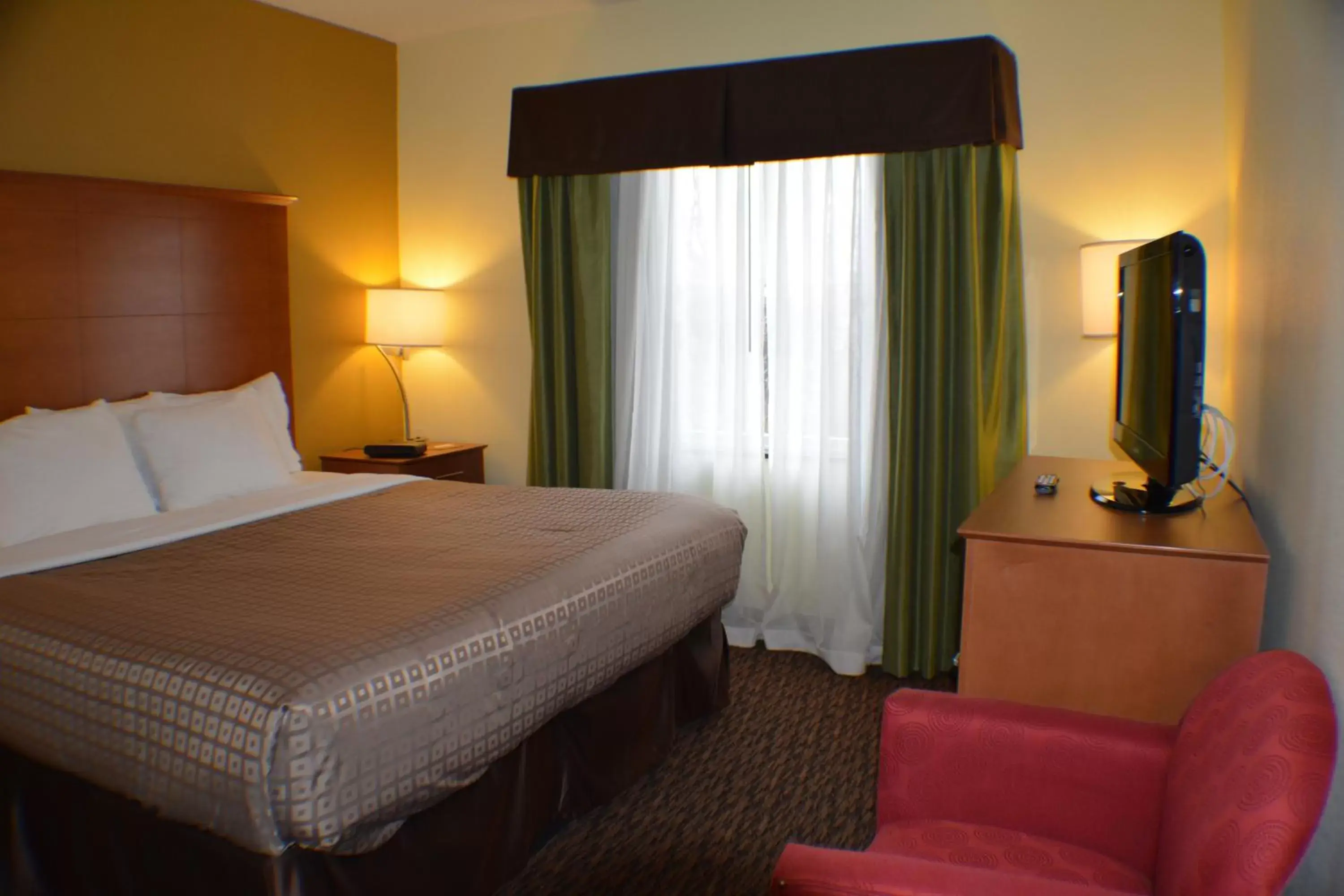 Day, Bed in Clarion Hotel & Suites University-Shippensburg