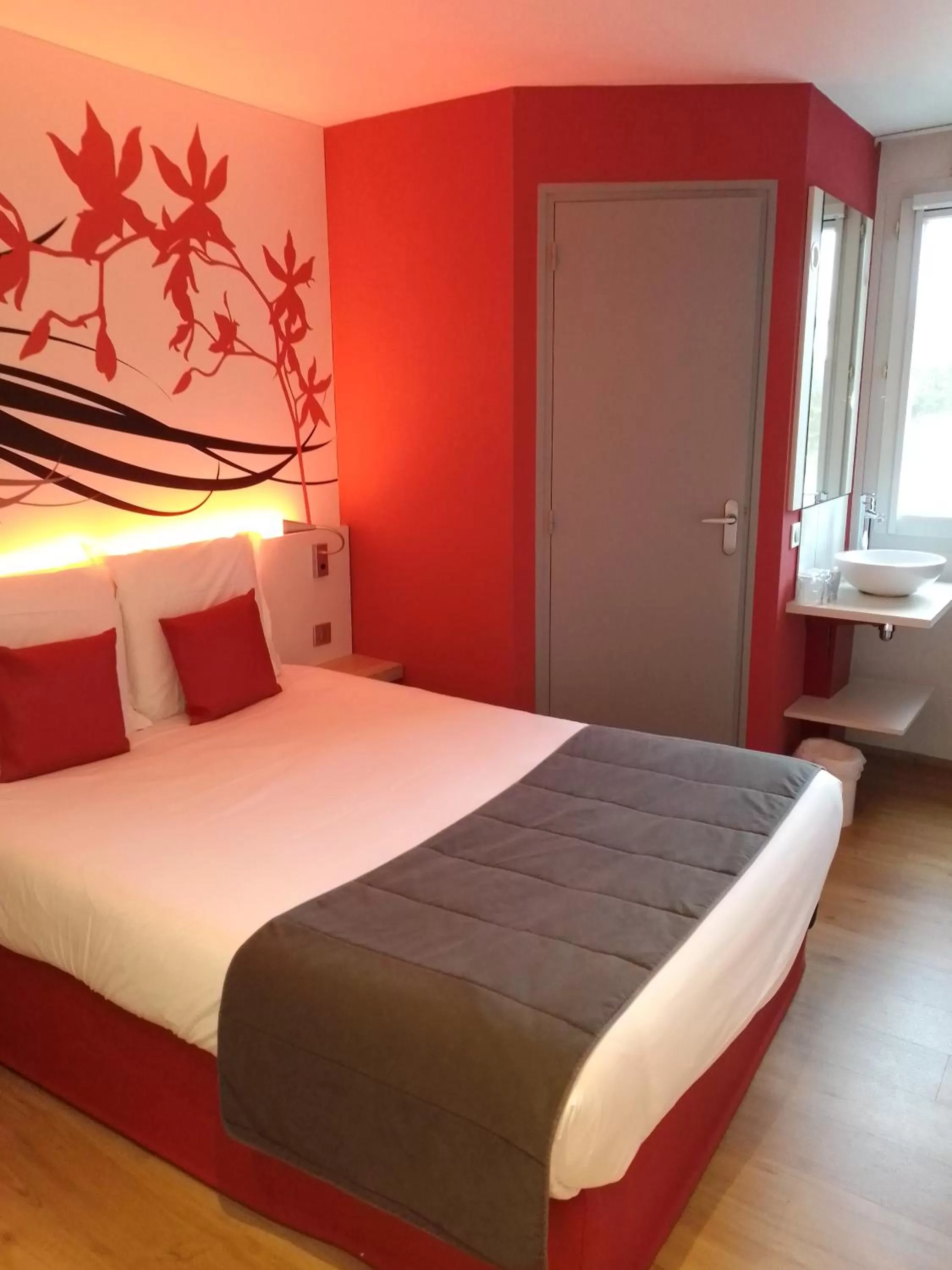 Bedroom, Bed in Kyriad Quimper Sud