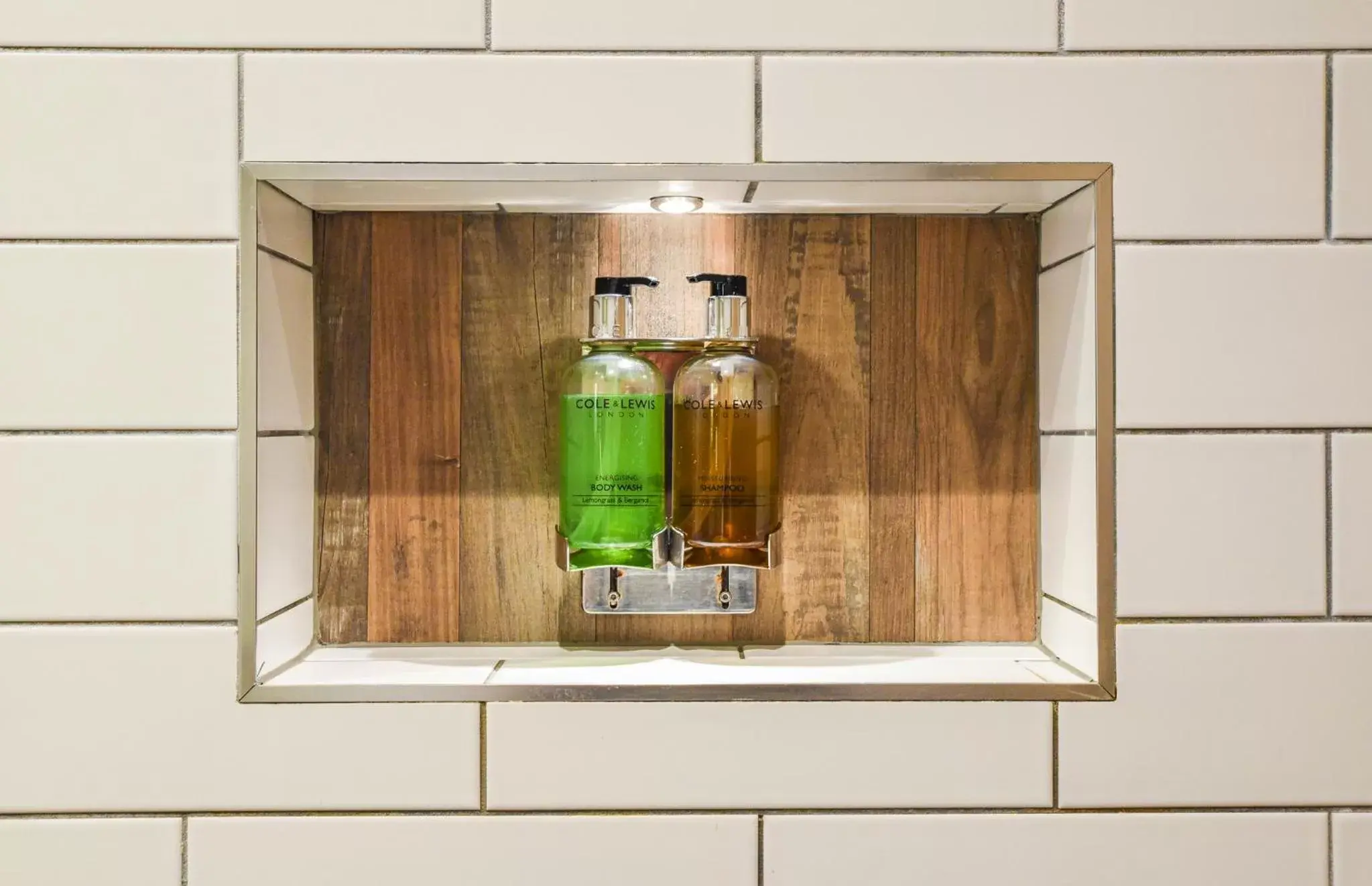 Shower, Kitchen/Kitchenette in The Lawrance Luxury Aparthotel - York