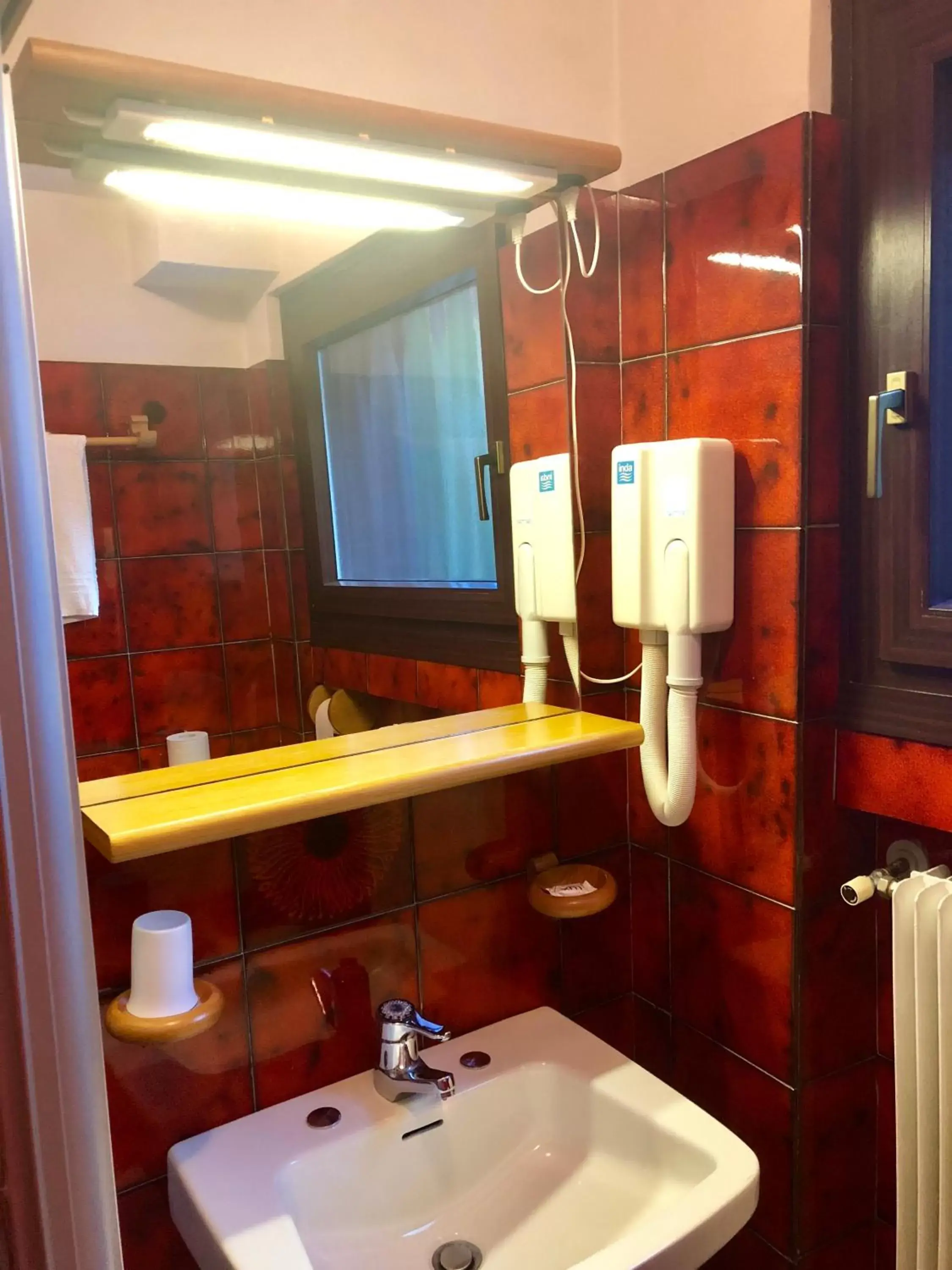 Shower, Bathroom in Hotel Zeni