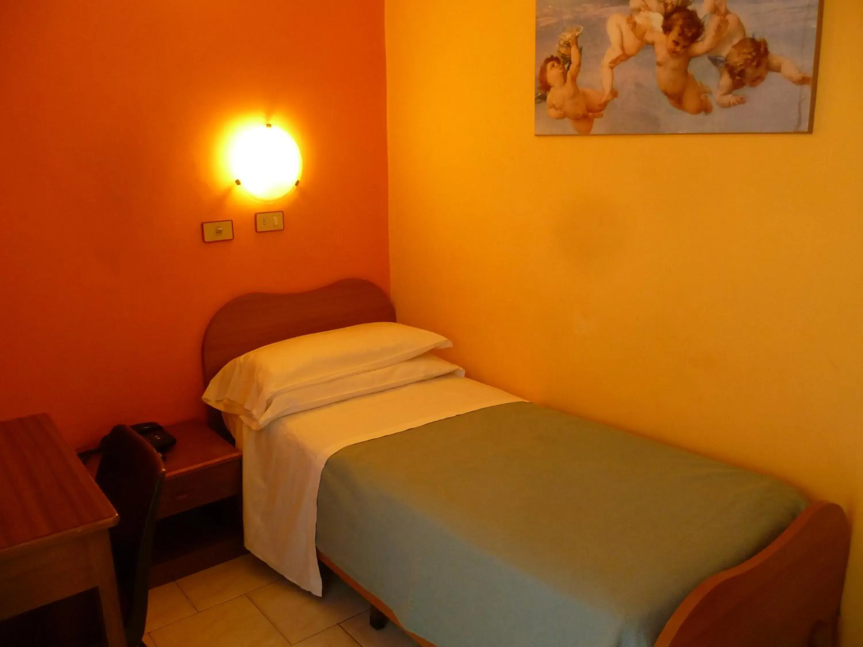 Bedroom, Bed in Hotel Pensione Romeo