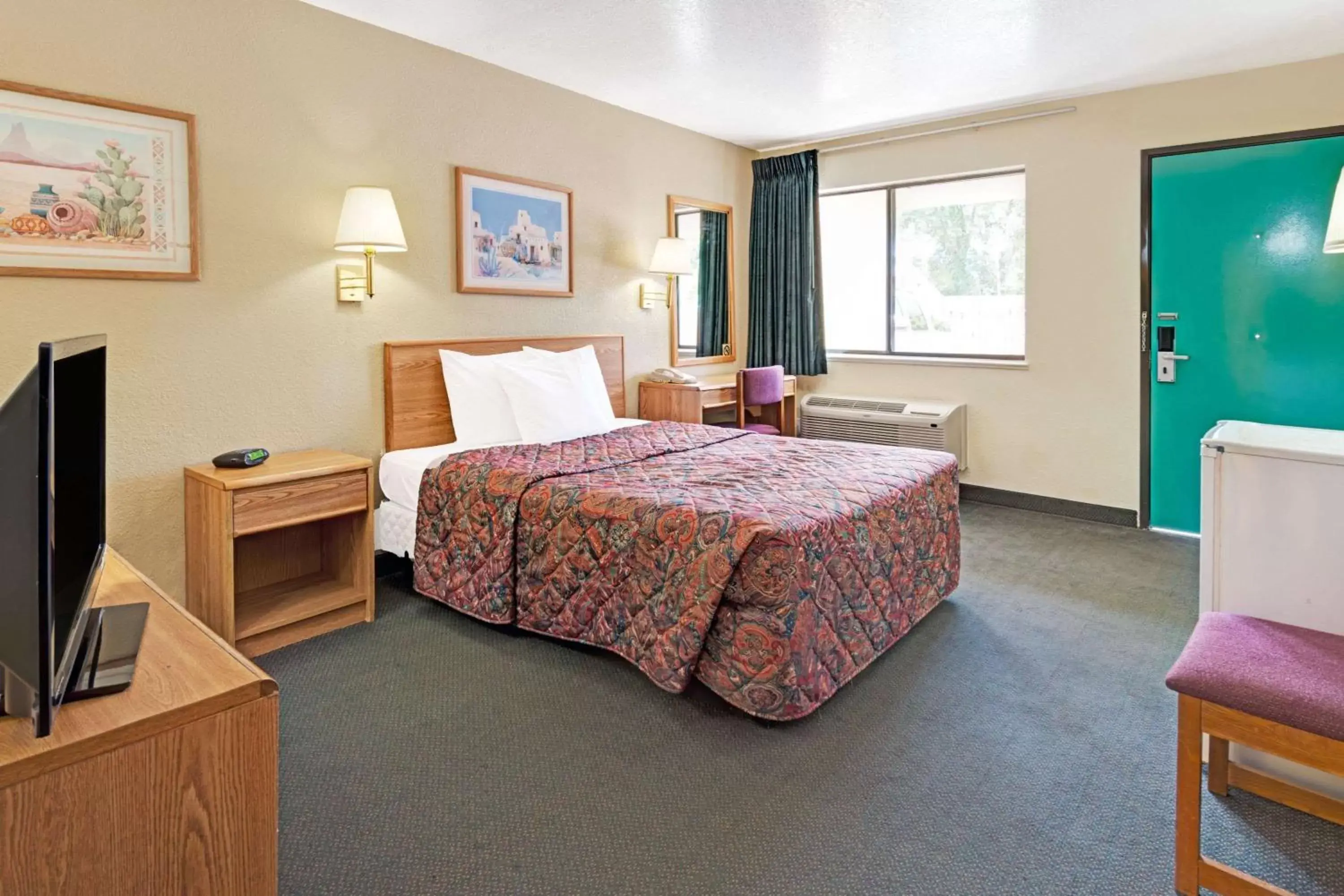 Photo of the whole room, Bed in Days Inn by Wyndham Espanola