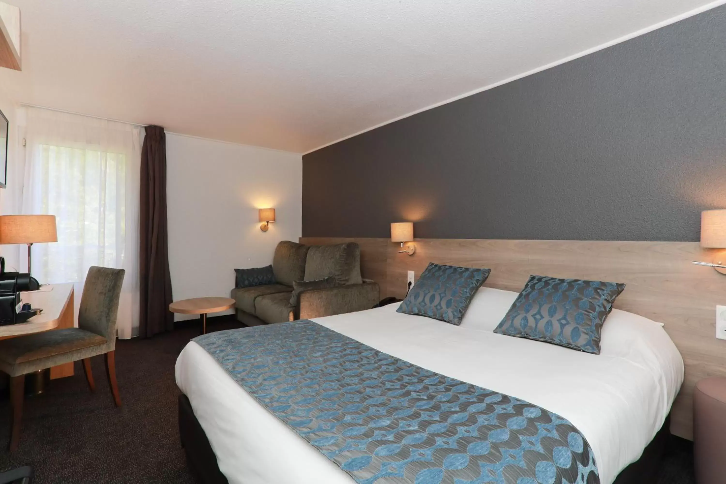 Bedroom, Bed in Sure Hotel by Best Western Limoges Sud Bedroom, Bed in Sure Hotel by Best Western Limoges Sud