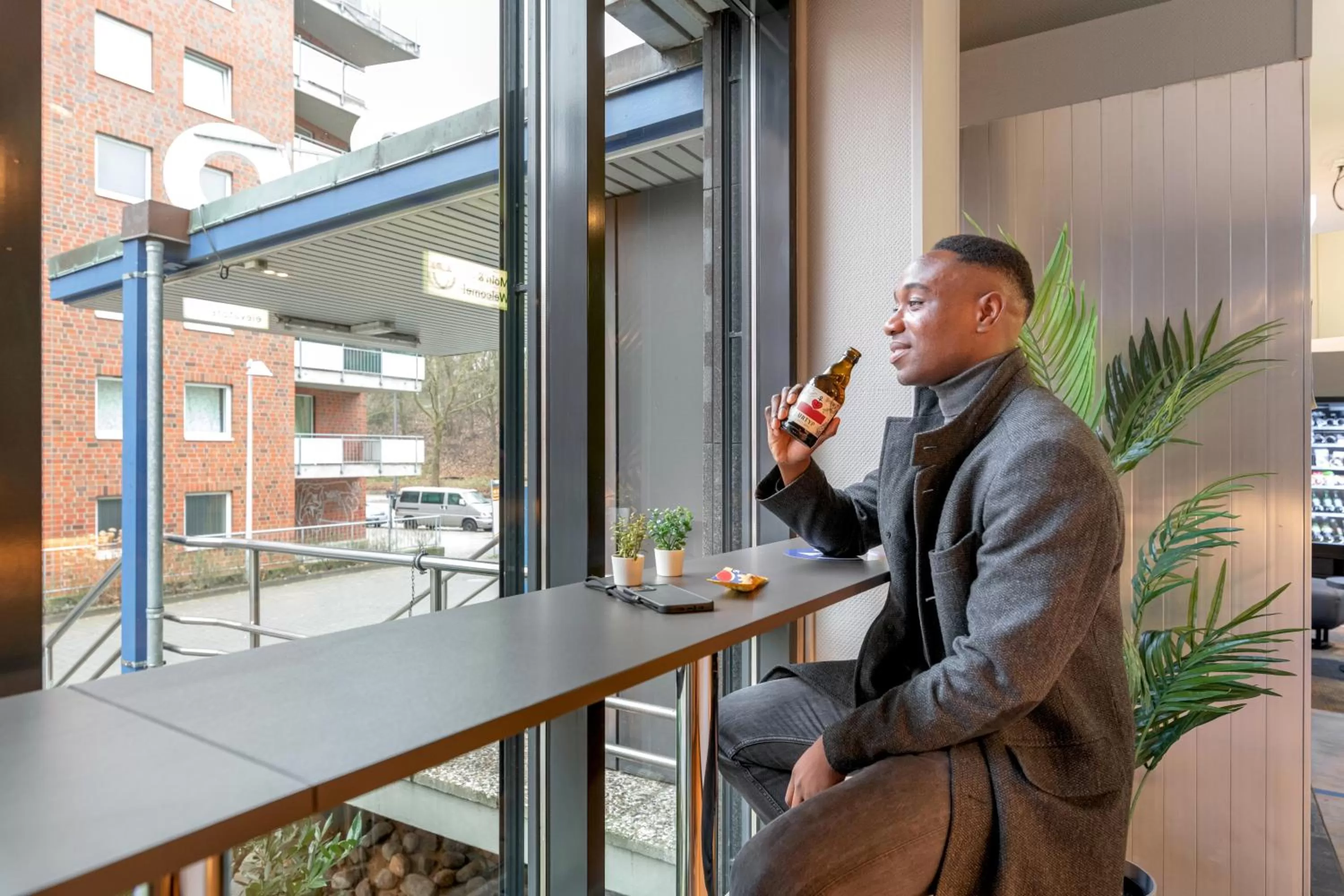 Lounge or bar in a&o Hamburg Hammer Kirche