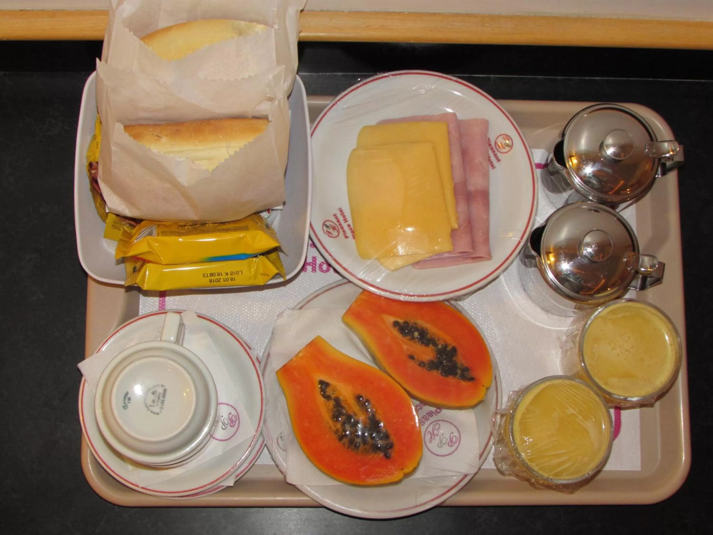 Food and drinks in Pleasant Place Hotel