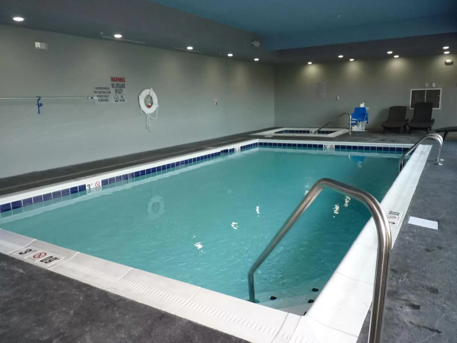 Swimming pool in La Quinta by Wyndham Paducah