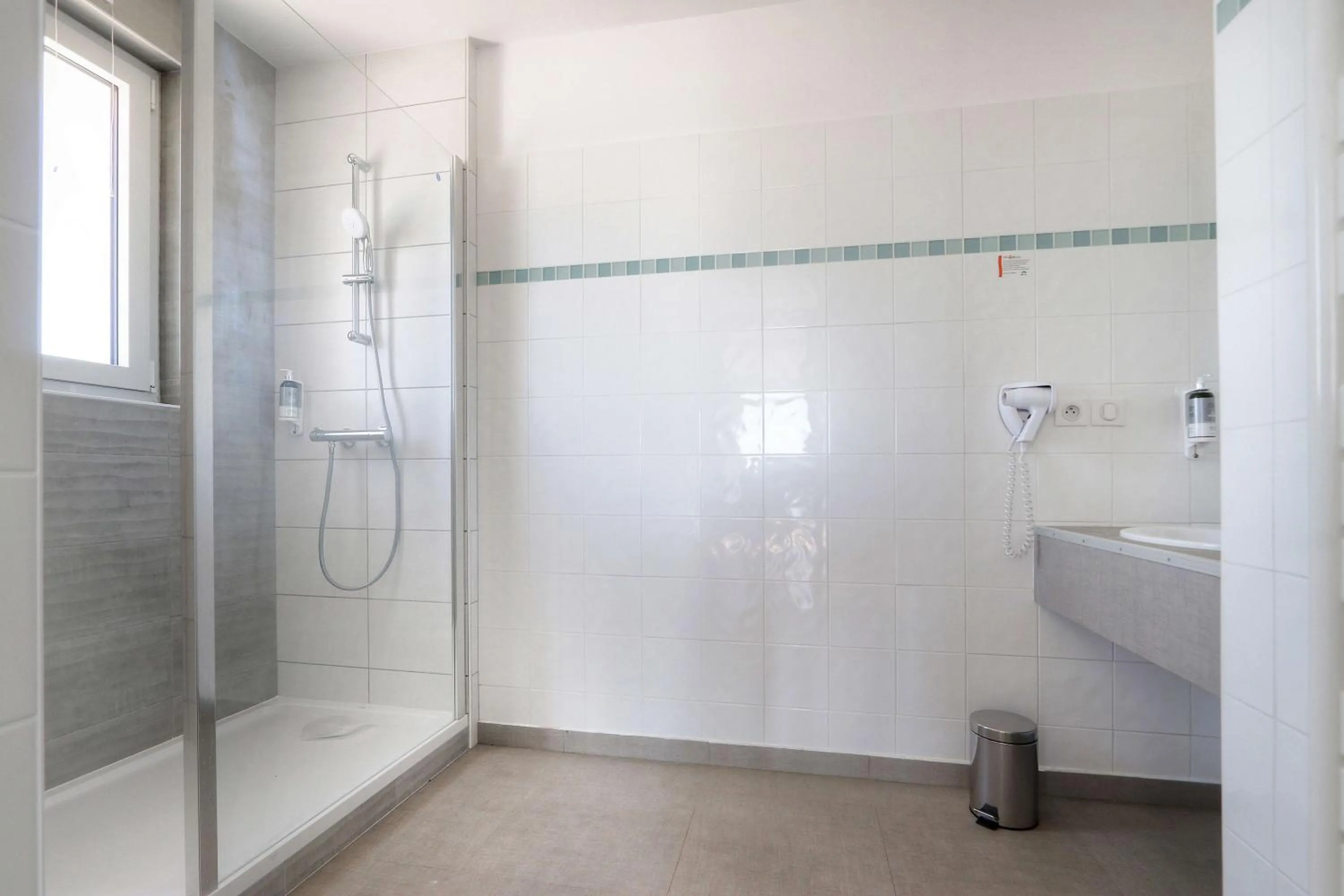 Bathroom in Best Western Hôtel Le Bellevue Quiberon