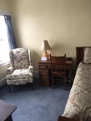 Bedroom, Seating Area in Victorian Charm Inn