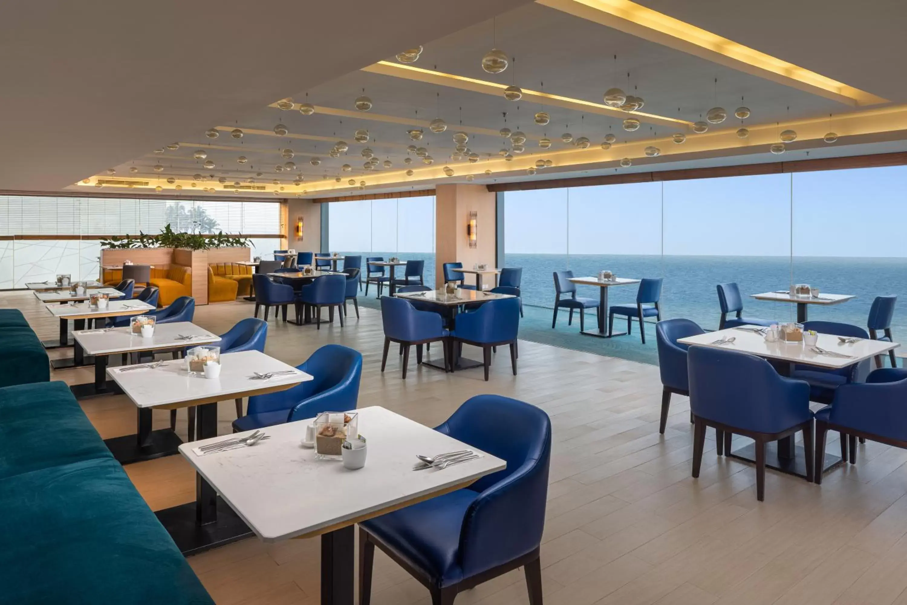 Restaurant/Places to Eat in Radisson Hotel Colombo