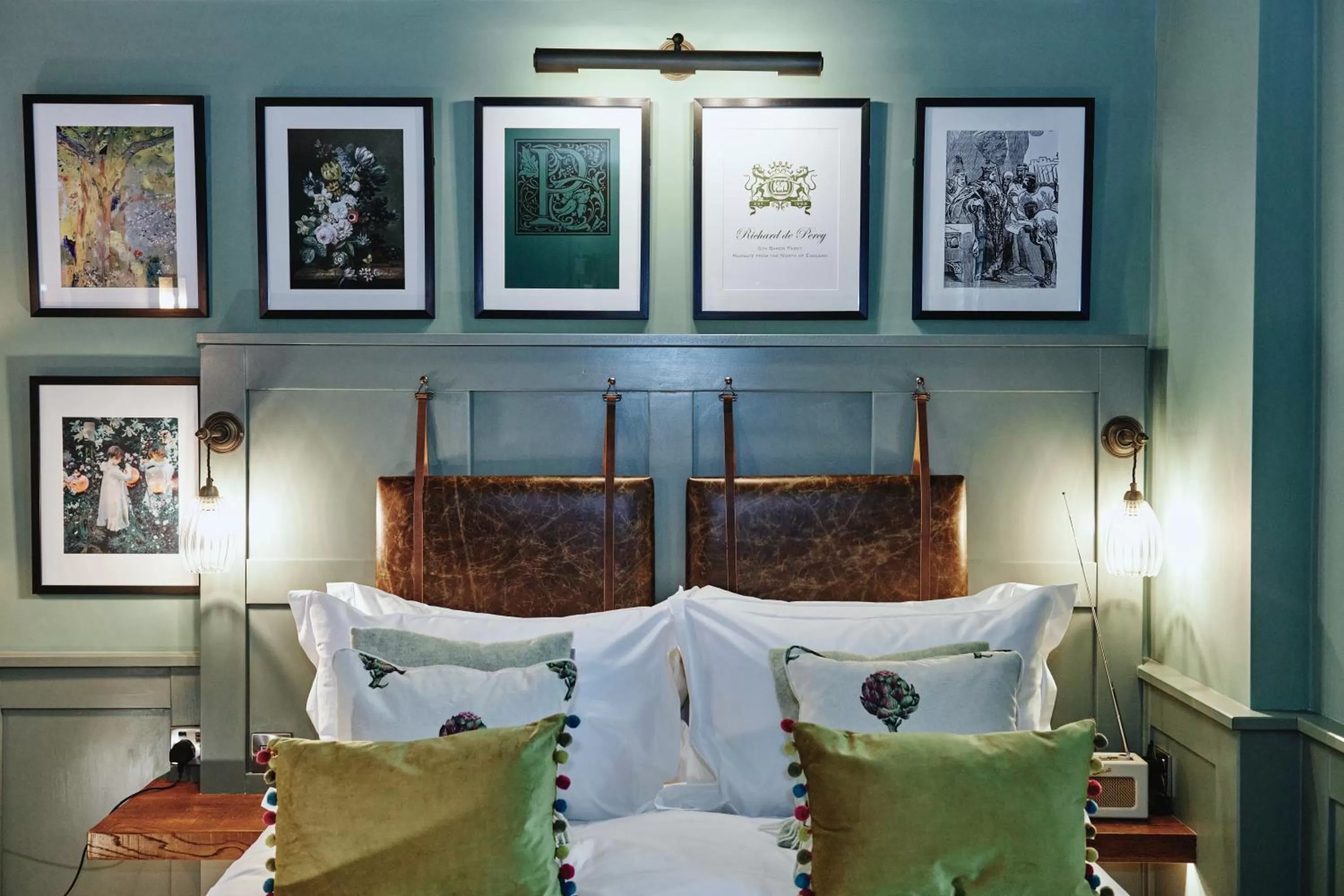 Bed in Kings Arms - Egham-Windsor