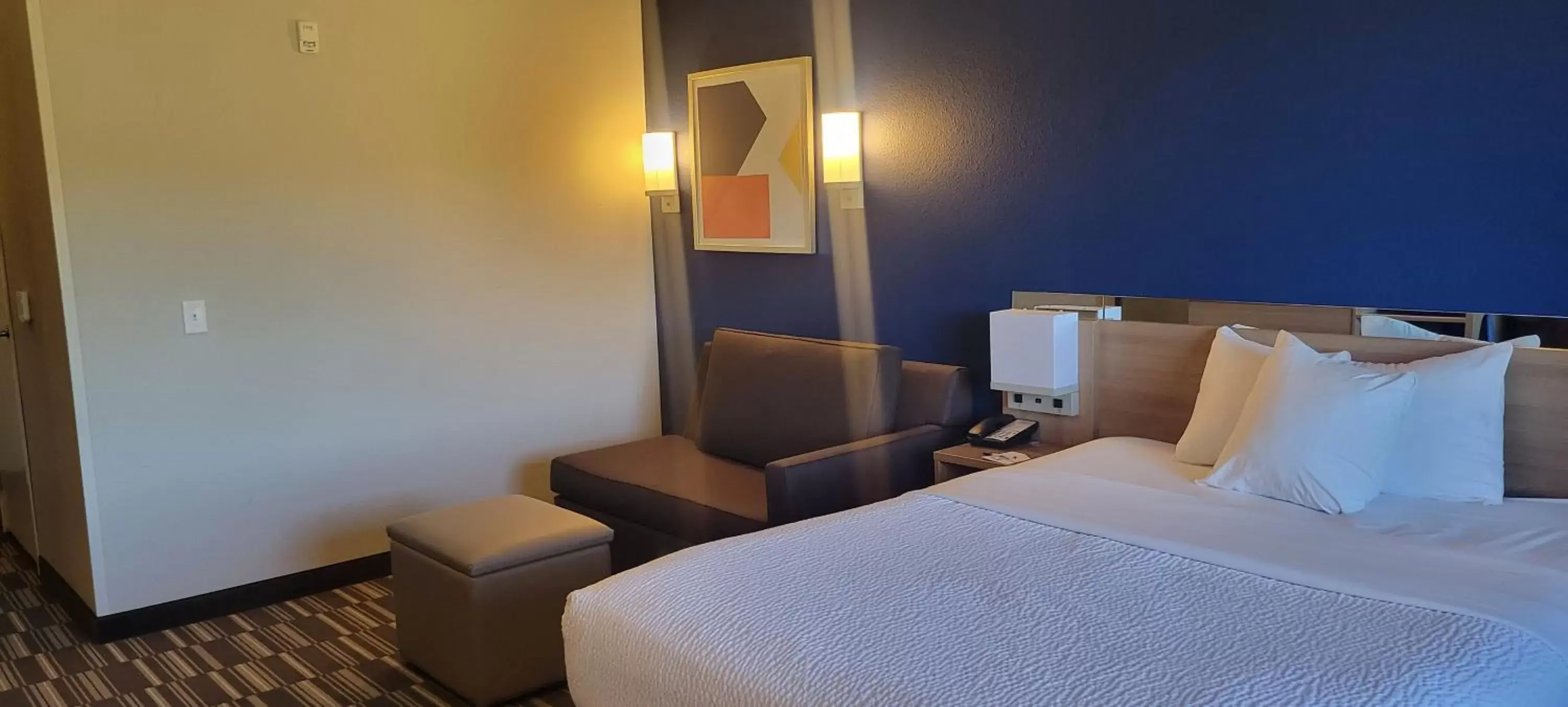 Bed in Microtel Inn & Suites by Wyndham Fountain North