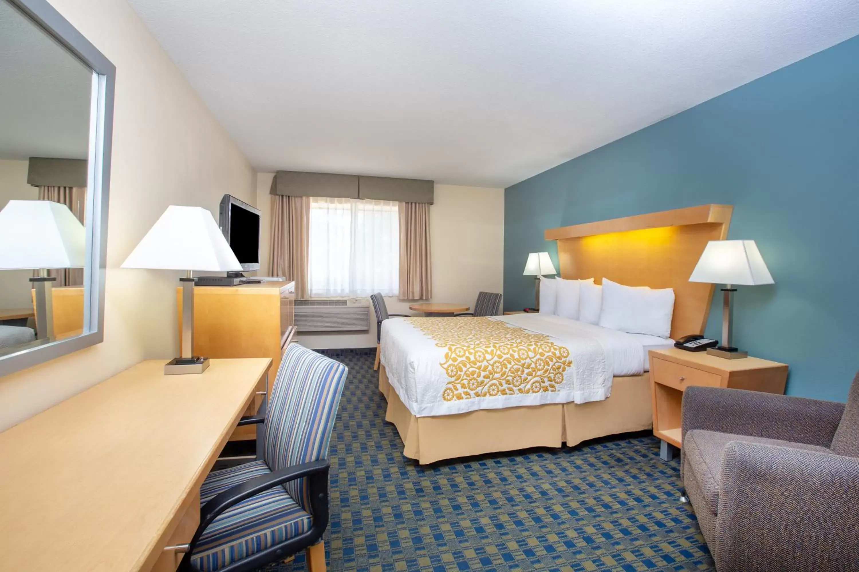 Photo of the whole room, Bed in Days Inn by Wyndham Woodland