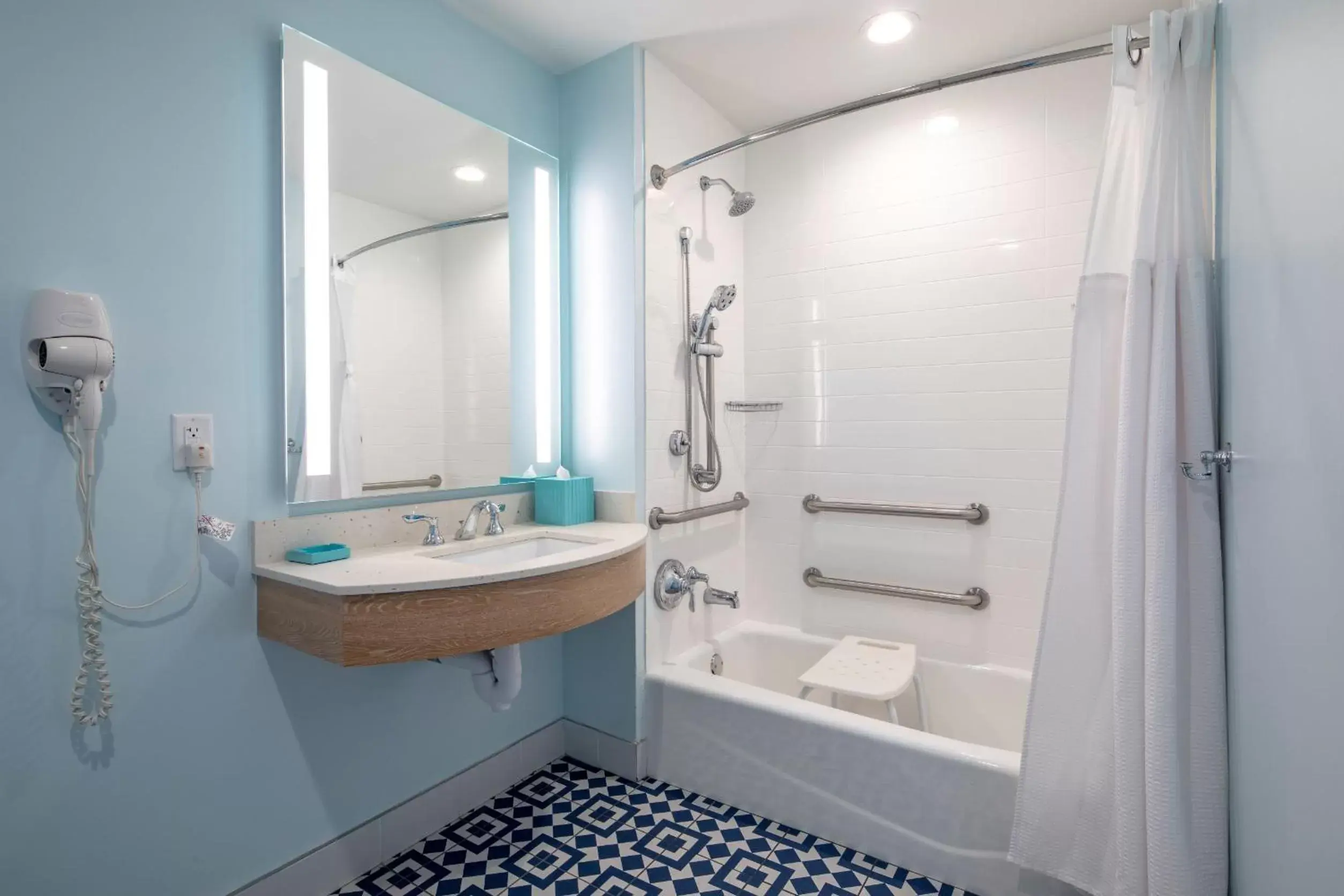 Two -Bedroom Suite with ADA Tub Mobility Accessible (Includes Early Park Admission) in Universal's Endless Summer Resort - Surfside Inn and Suites