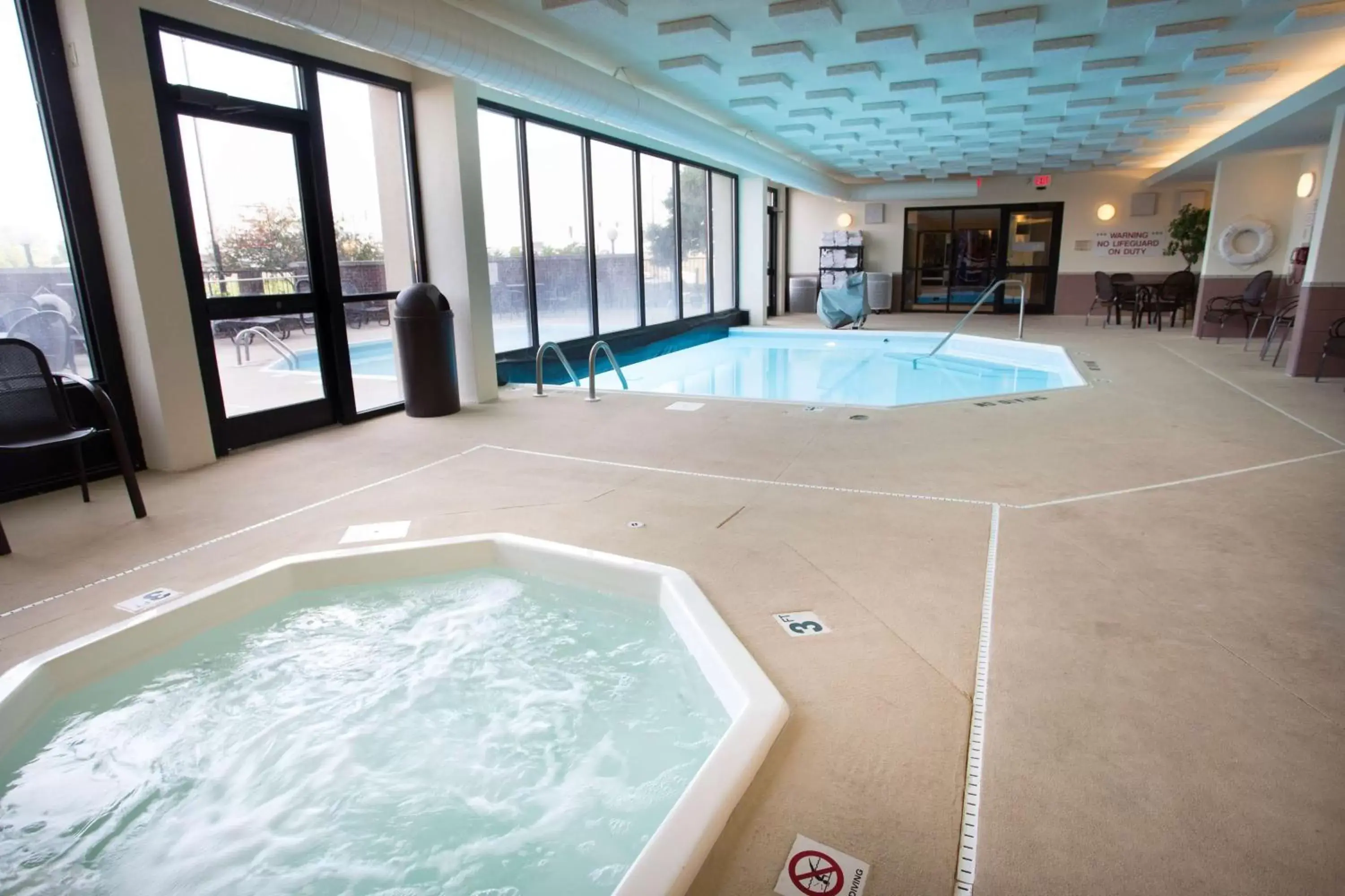 Activities, Swimming Pool in Drury Inn & Suites Champaign
