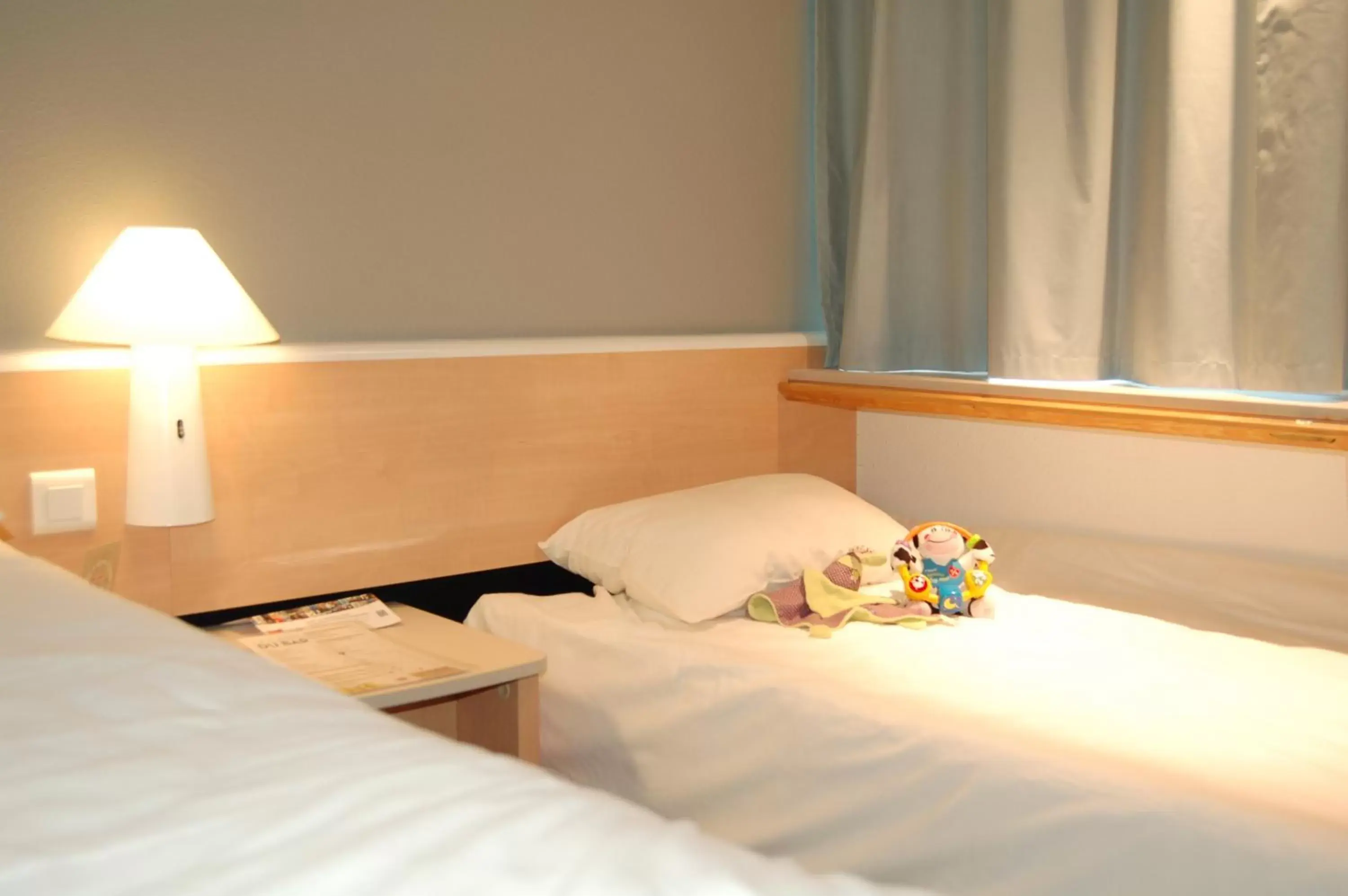 Bedroom, Bed in Ibis Auray