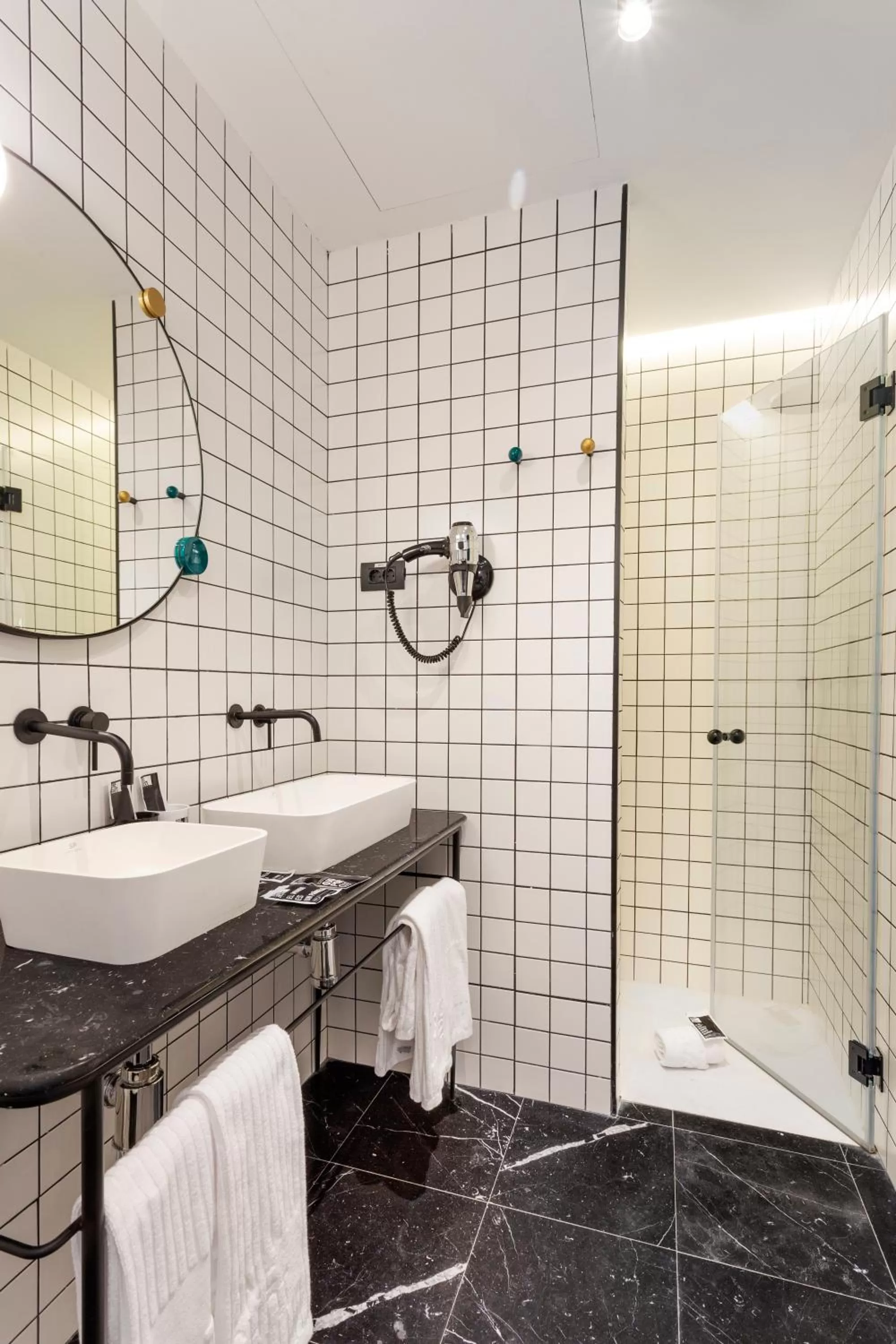 Bathroom in One Shot Fortuny