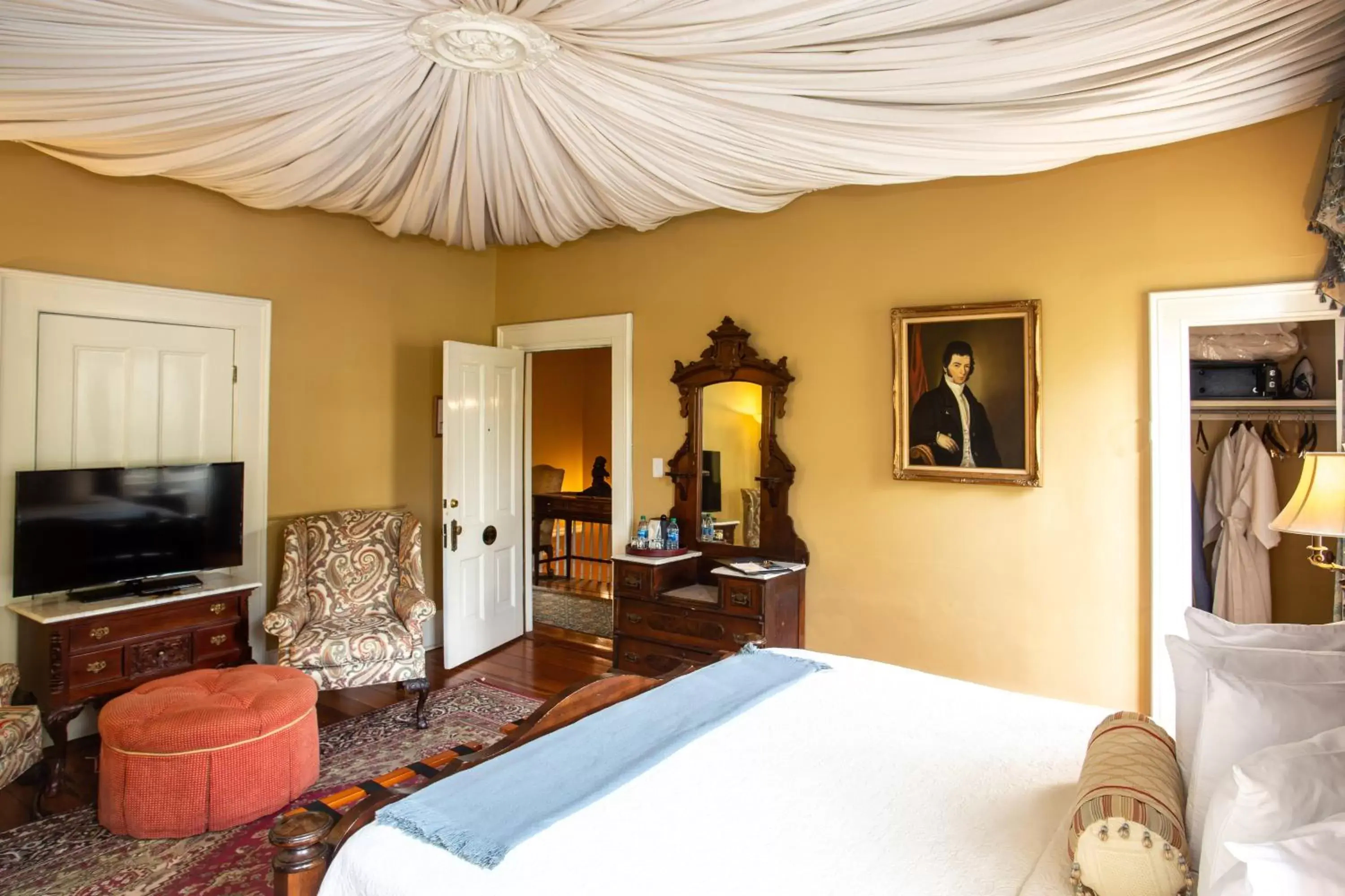 Bed in Eliza Thompson House, Historic Inns of Savannah Collection