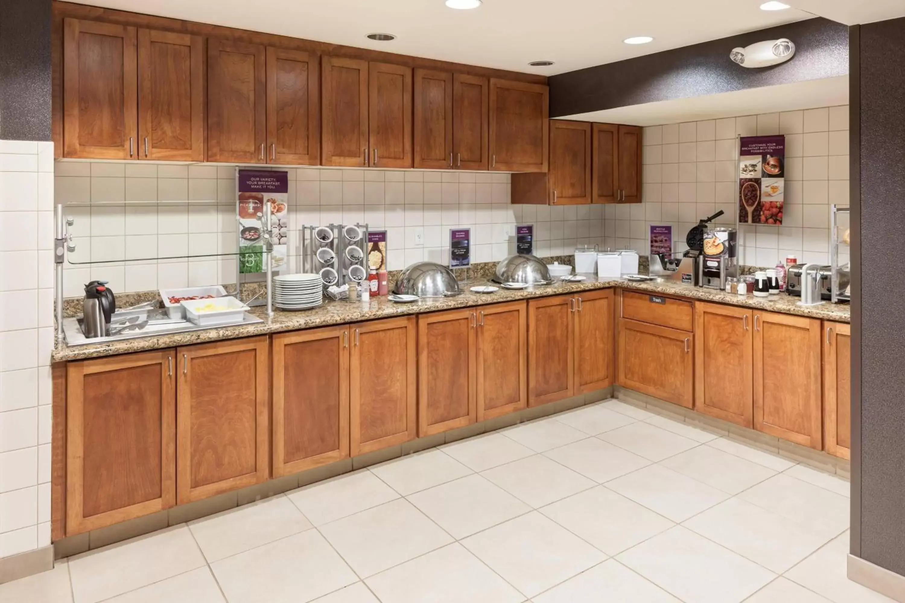 Breakfast, Kitchen/Kitchenette in Residence Inn South Bend Mishawaka