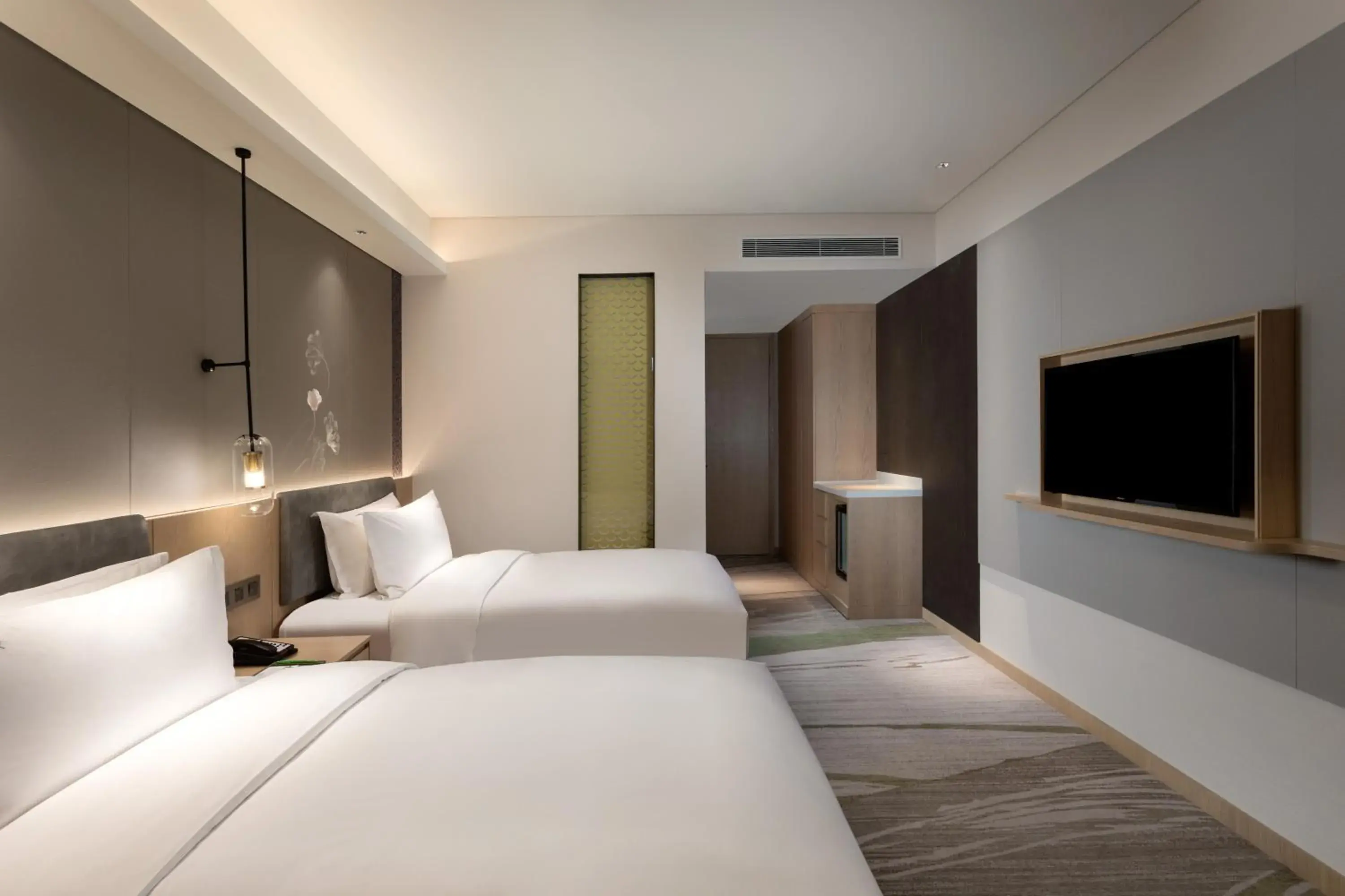 Standard Double Room with Two Double Beds - High Floor in Holiday Inn Guiyang City Center by IHG Standard Double Room with Two Double Beds - High Floor in Holiday Inn Guiyang City Center by IHG