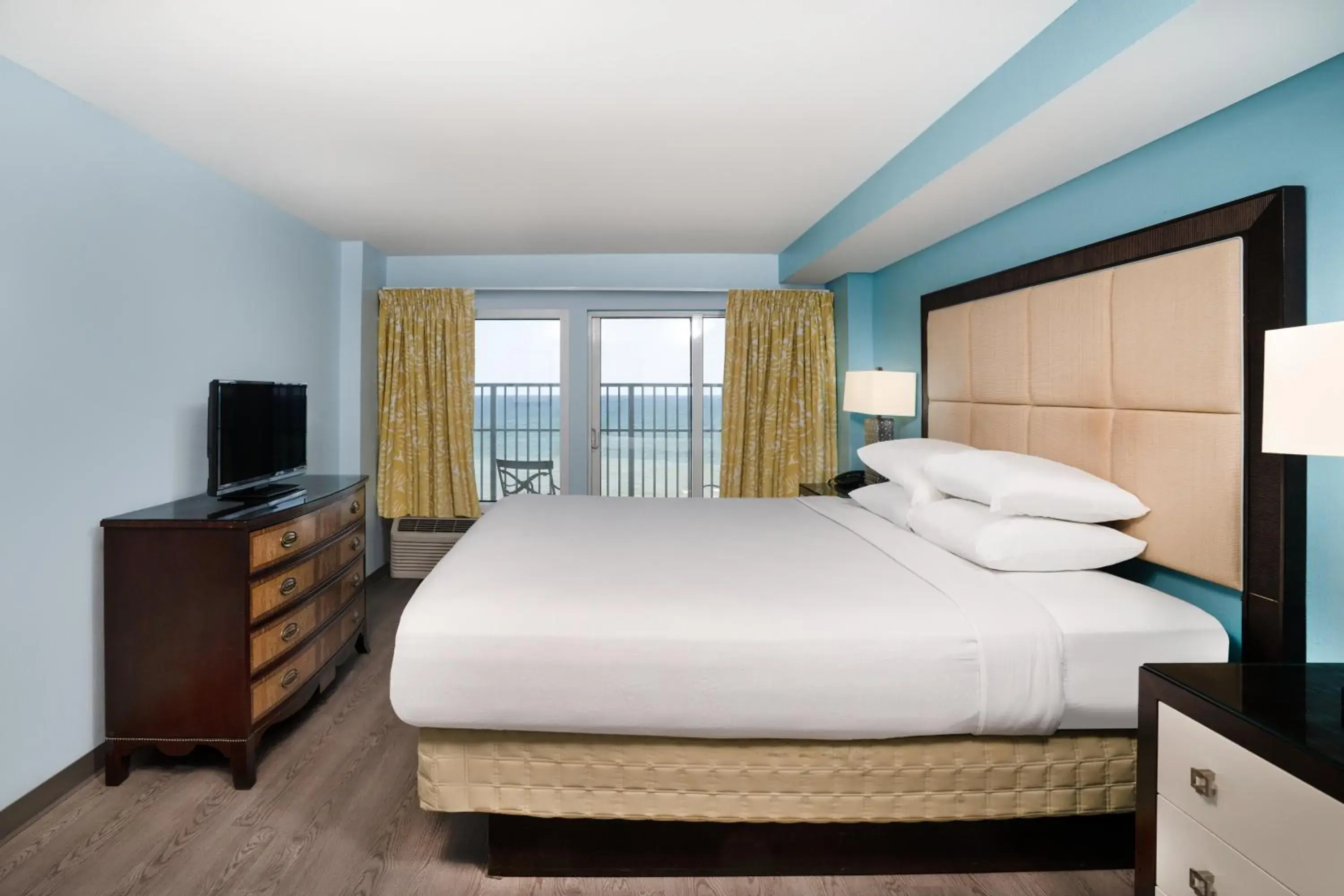 Bedroom in Palette Resort Myrtle Beach by OYO