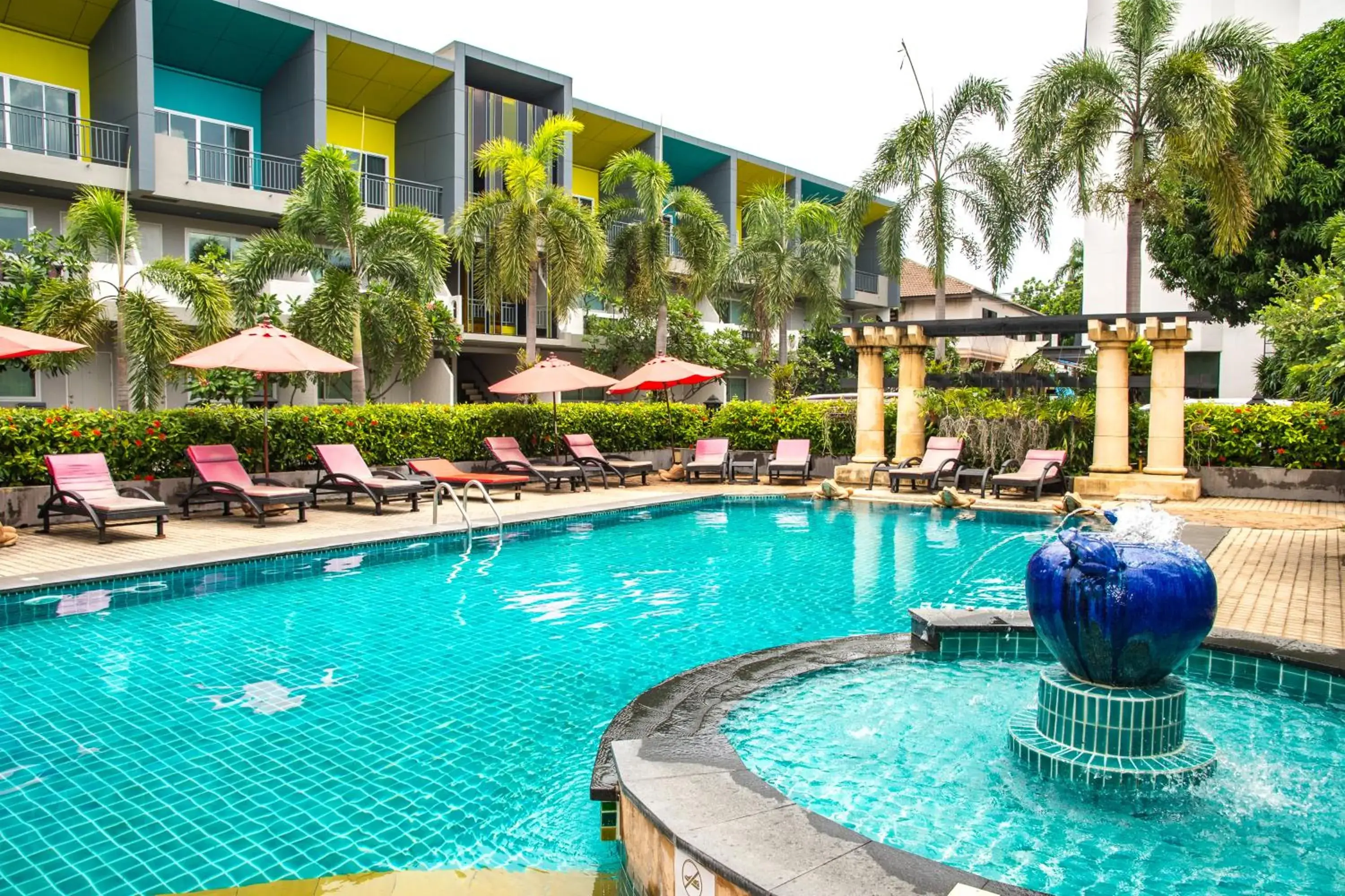 Swimming Pool in Lantana Pattaya Hotel (SHA Extra Plus)