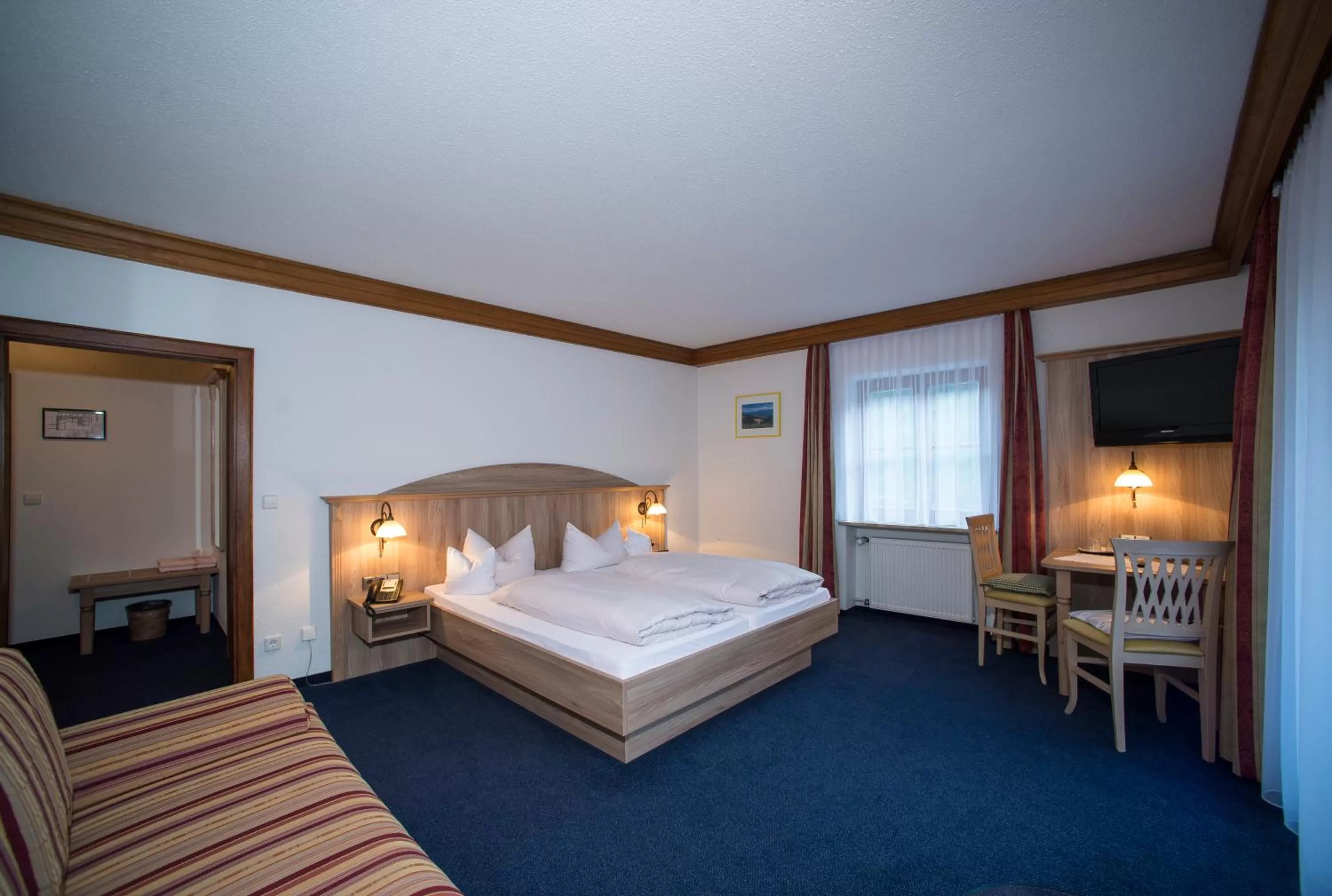 TV and multimedia, Bed in Aktivhotel & Gasthof Schmelz Ihr familienfreundliches Urlaubs Hotel mit Wellness Almsauna ab Februar Chiemgau Karte