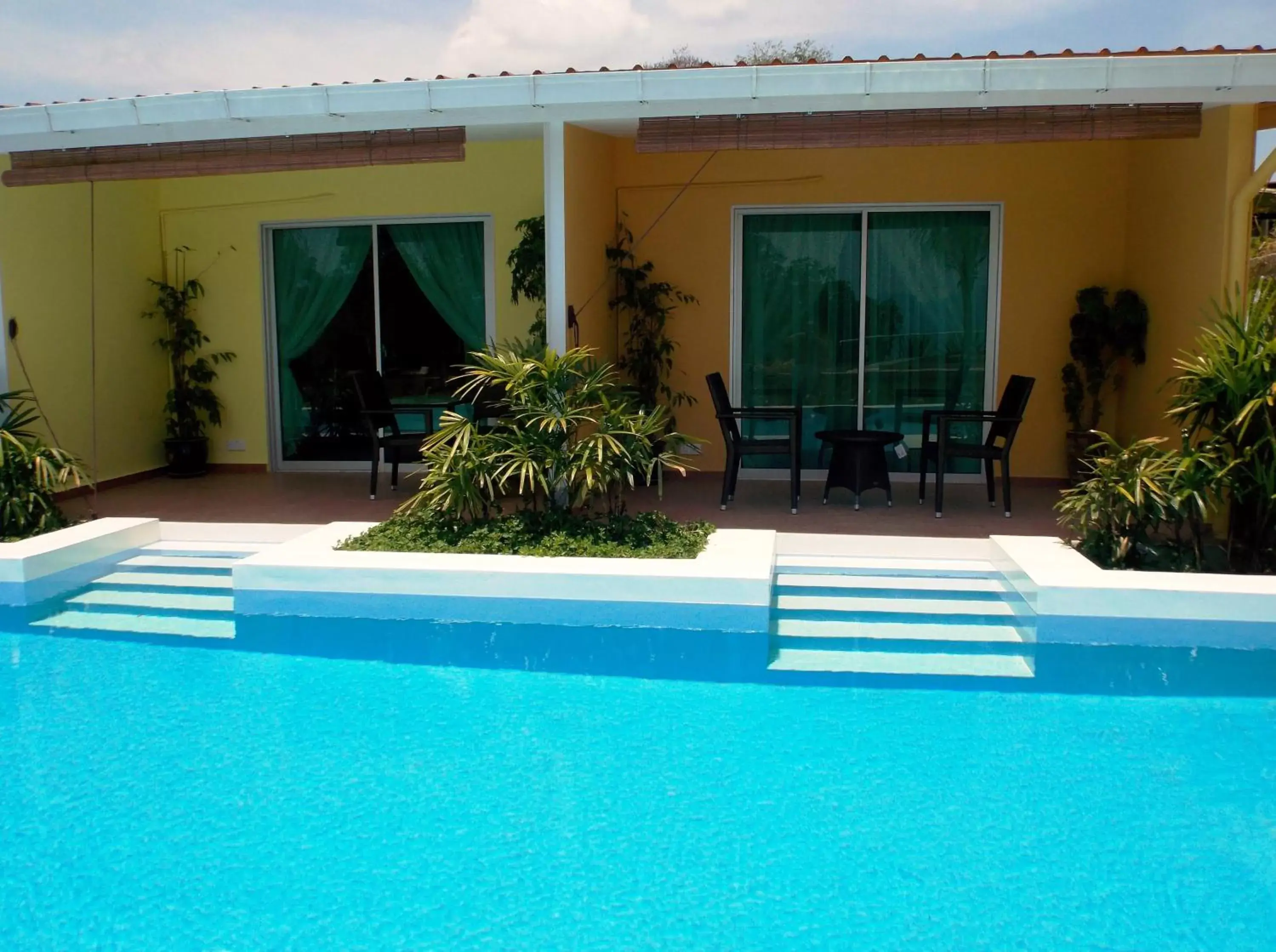 Balcony/Terrace, Swimming Pool in The Ocean Residence Langkawi