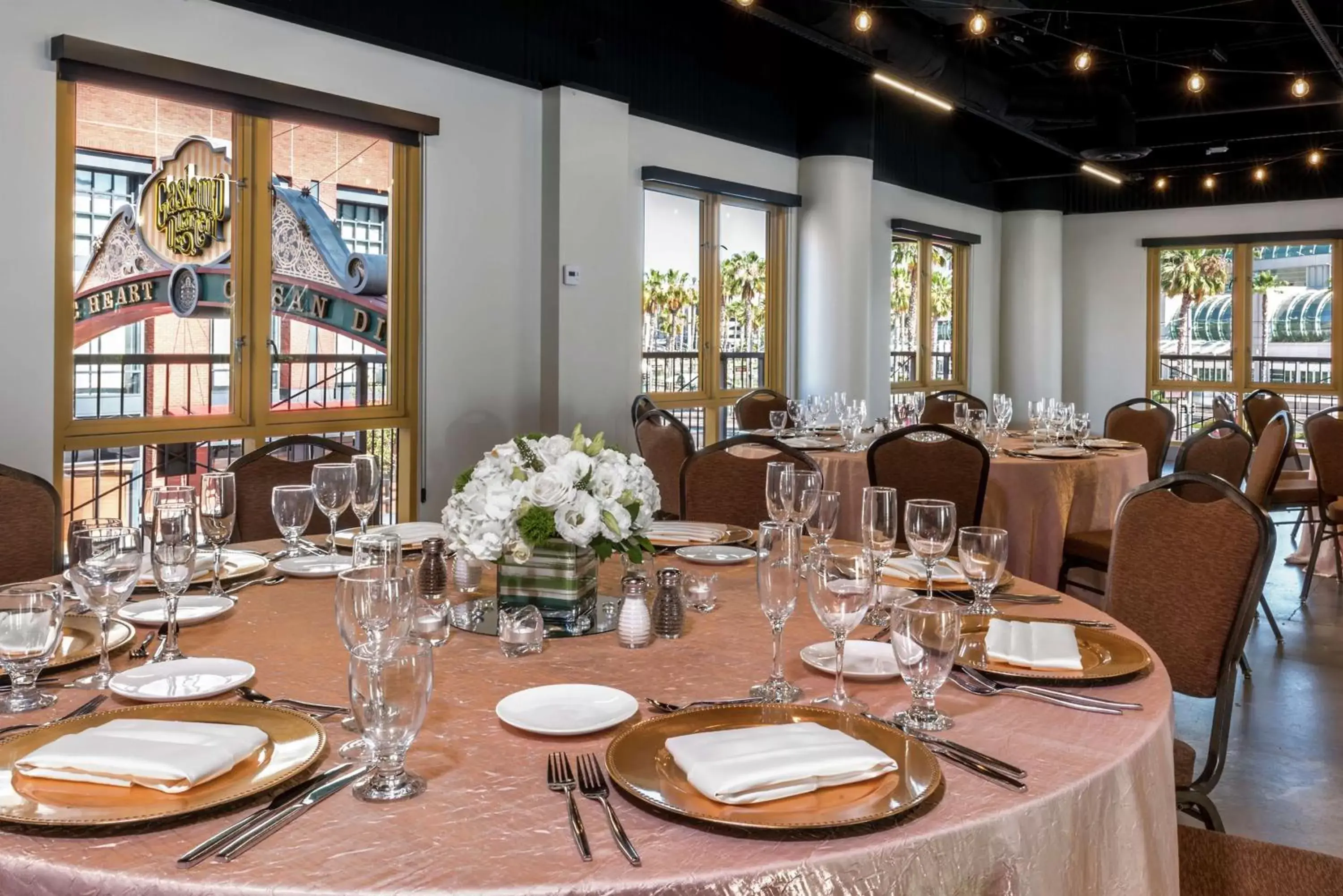 Meeting/conference room, Restaurant/Places to Eat in Hilton San Diego Gaslamp Quarter