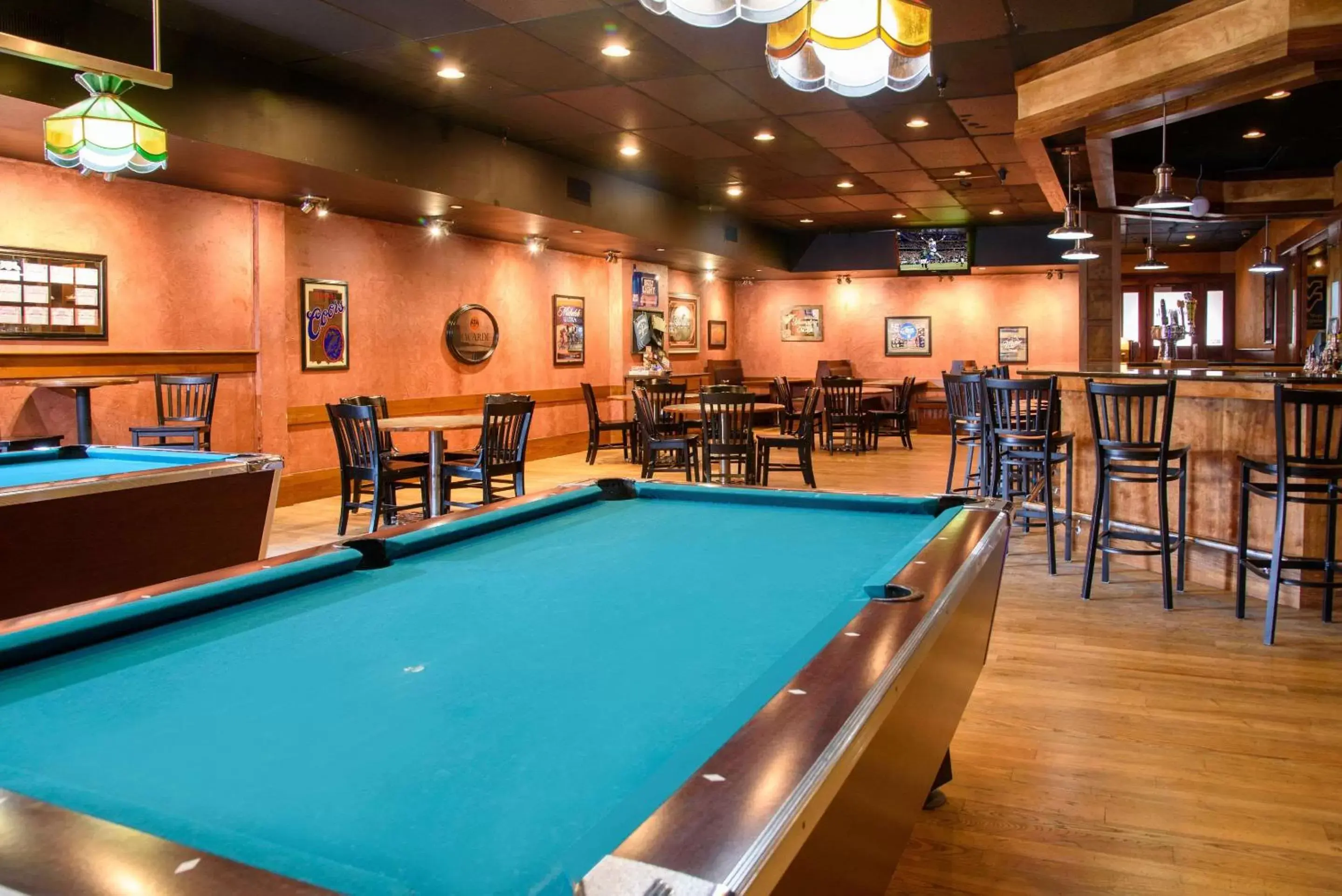 Restaurant/places to eat, Billiards in Quality Inn