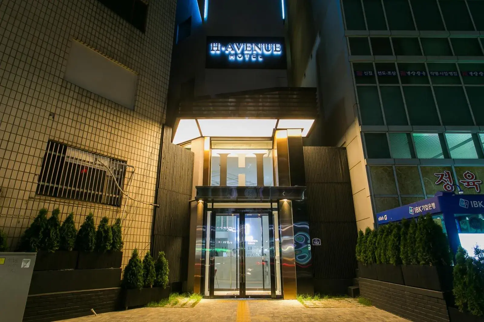 Facade/entrance, Property Building in H Avenue Hotel Idae Sinchon