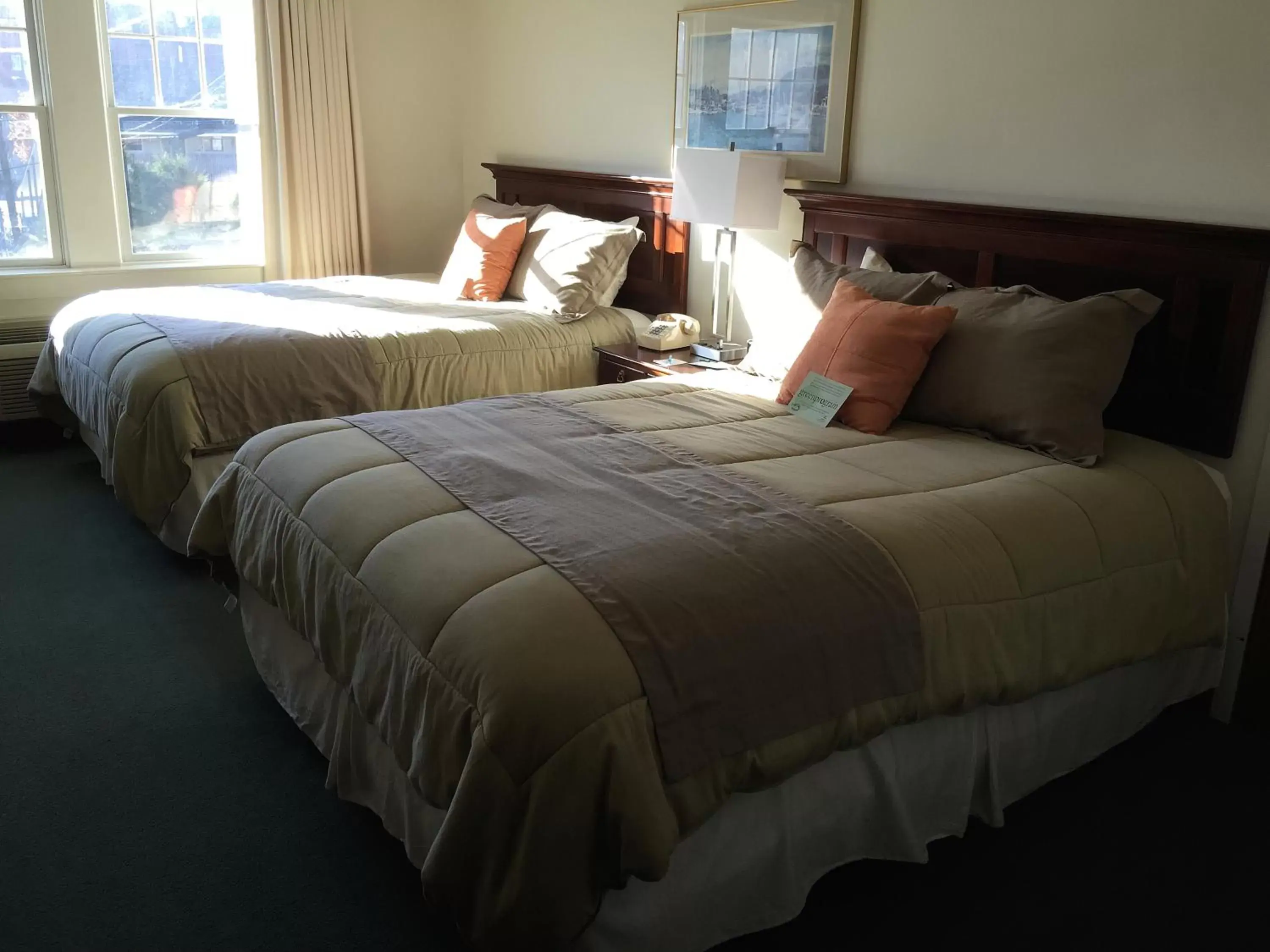 Bed in Camden Riverhouse Hotel and Inn