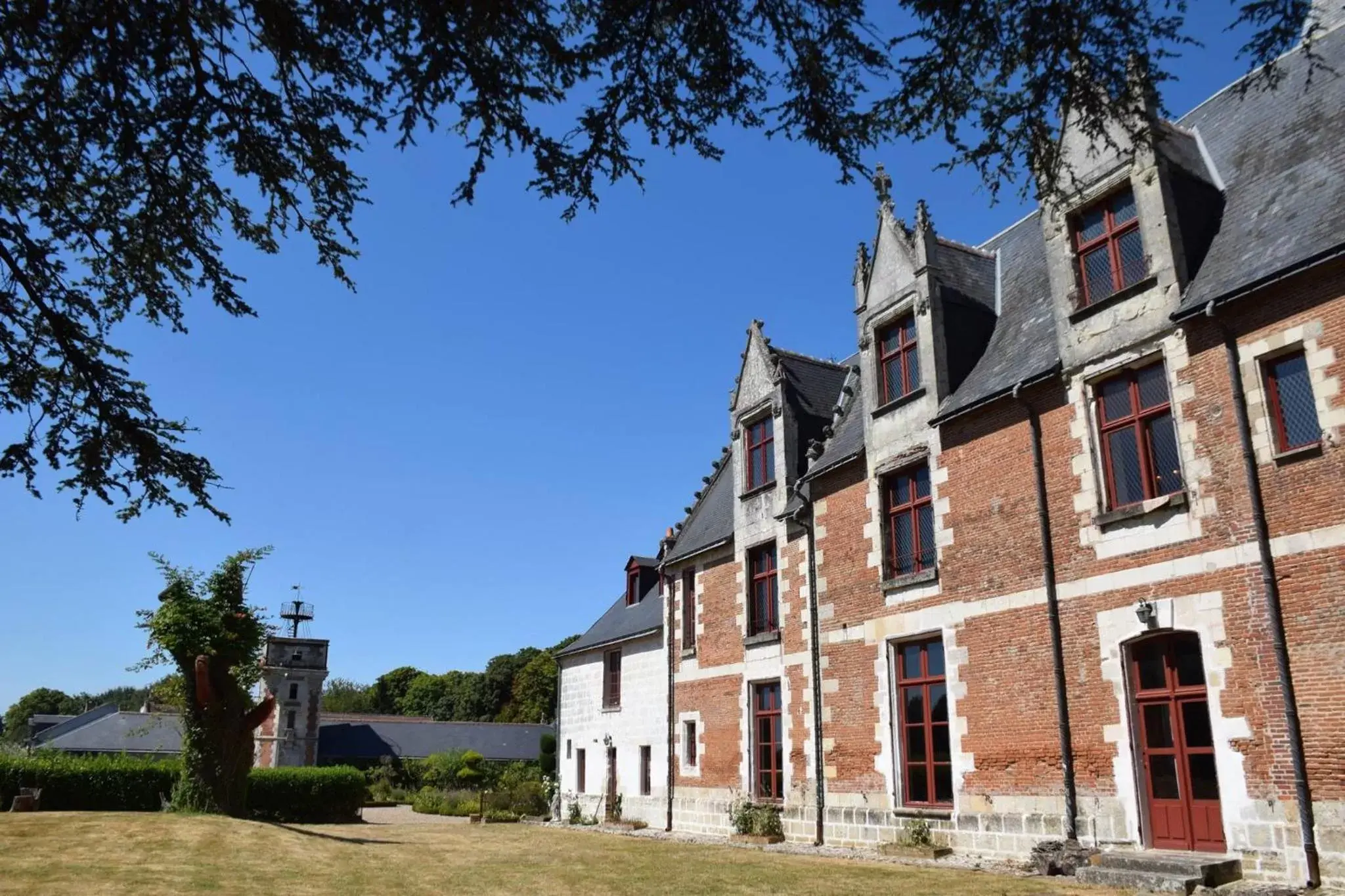 Property Building in Chateau de Jallanges - Les Collectionneurs