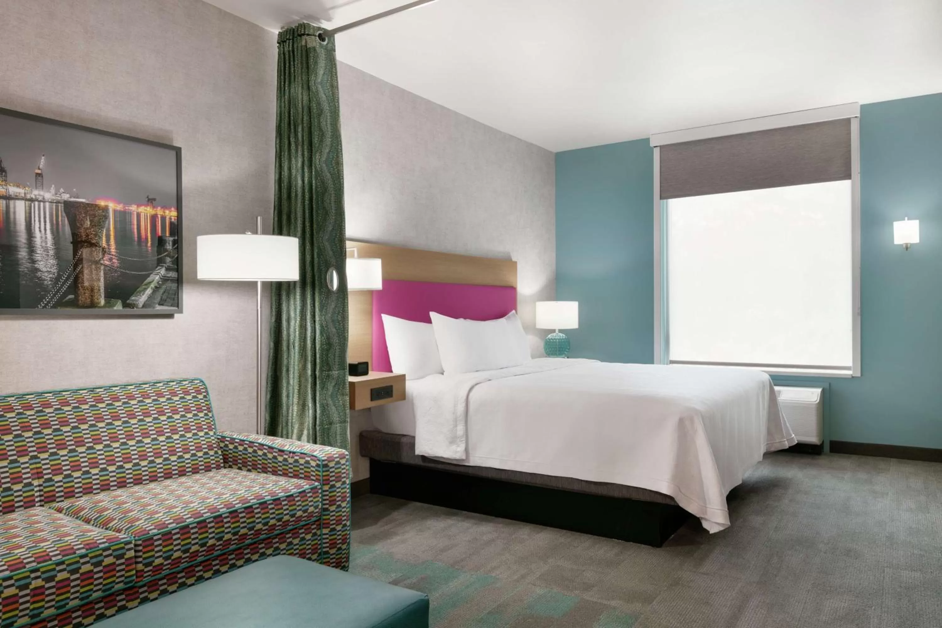 Living room, Bed in Home2 Suites By Hilton Norfolk Airport