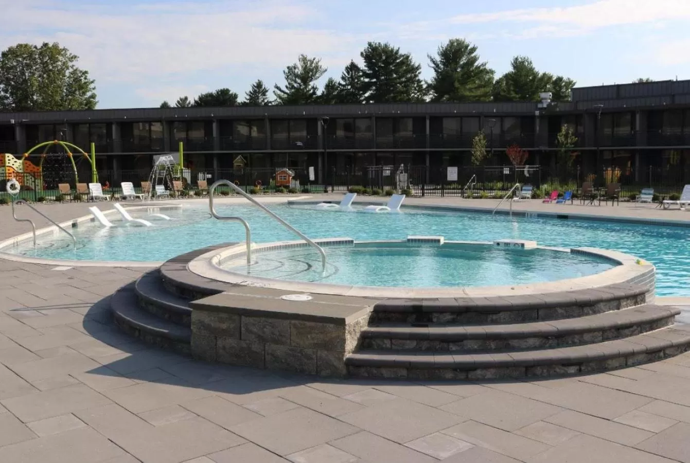 Swimming pool in Wyndham Lancaster Resort and Convention Center