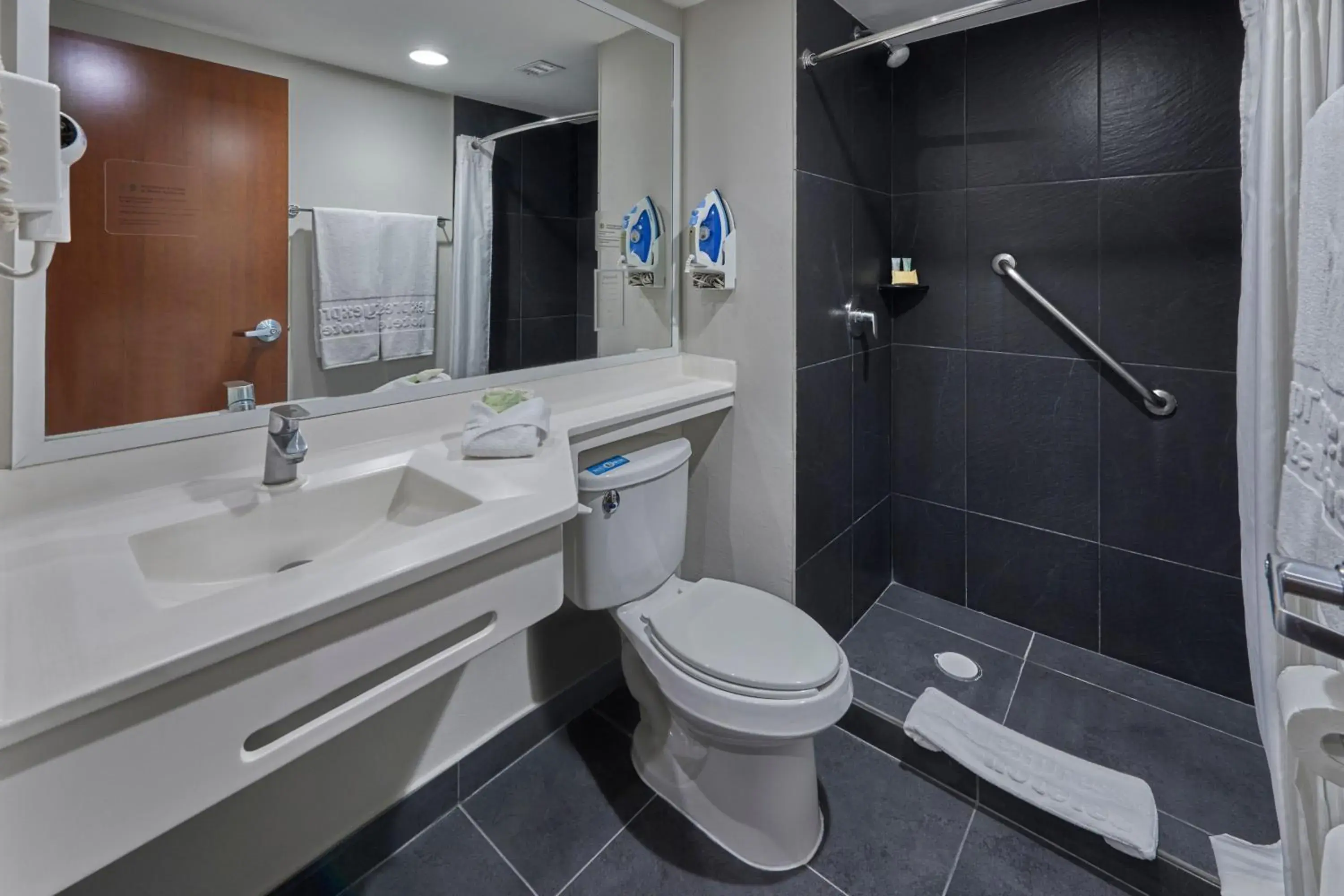 Bathroom in City Express by Marriott Irapuato Norte