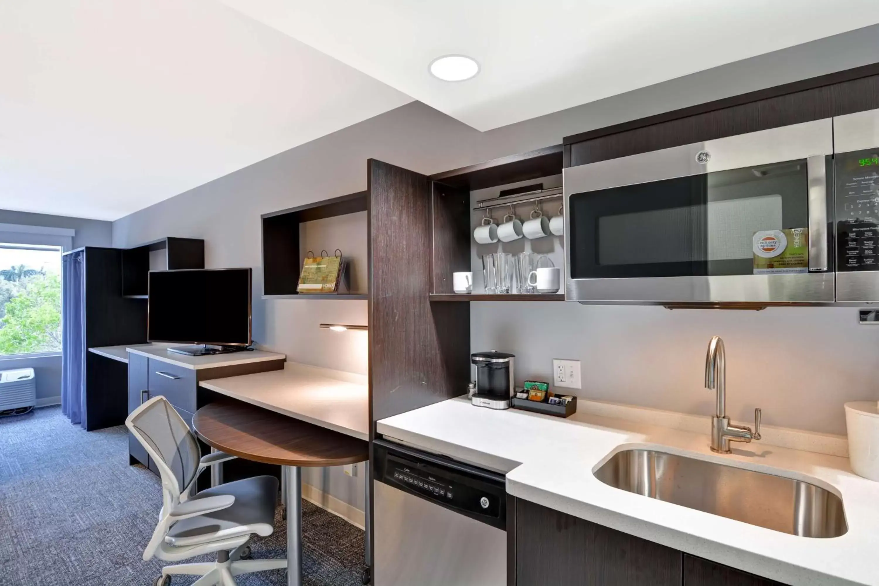 Bedroom, Kitchen/Kitchenette in Home2 Suites by Hilton Miramar Ft. Lauderdale