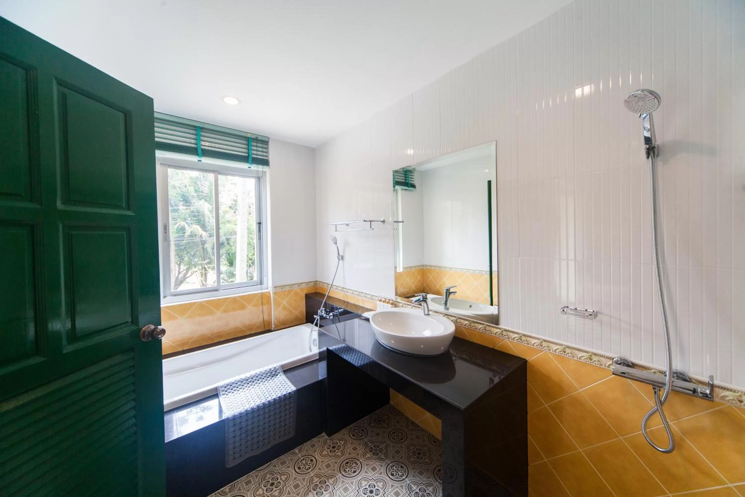 Bathroom in Anchan Laguna Hotel โรงแรมอัญชันลากูน่า