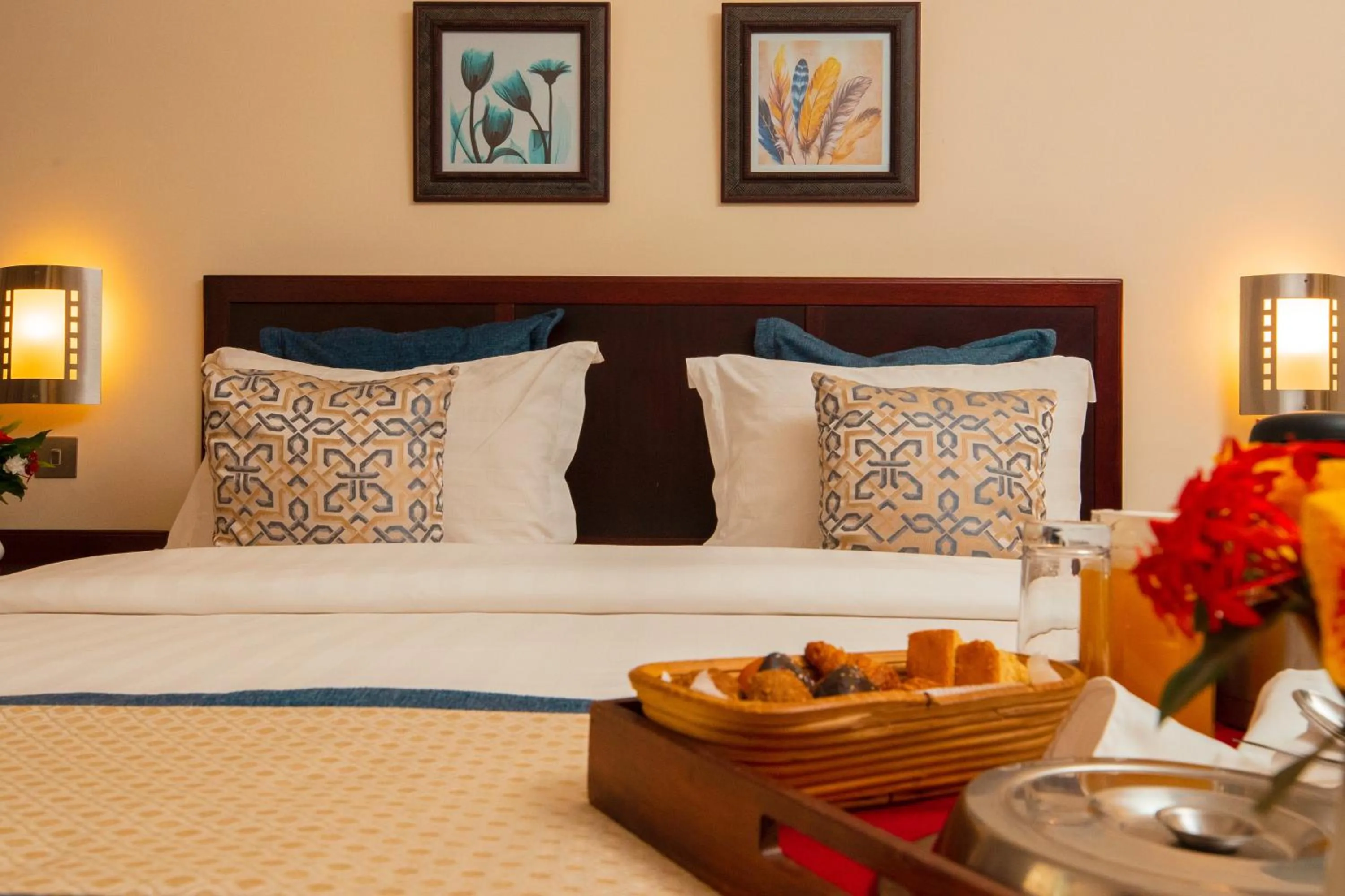 Bedroom, Bed in White Sands Hotel