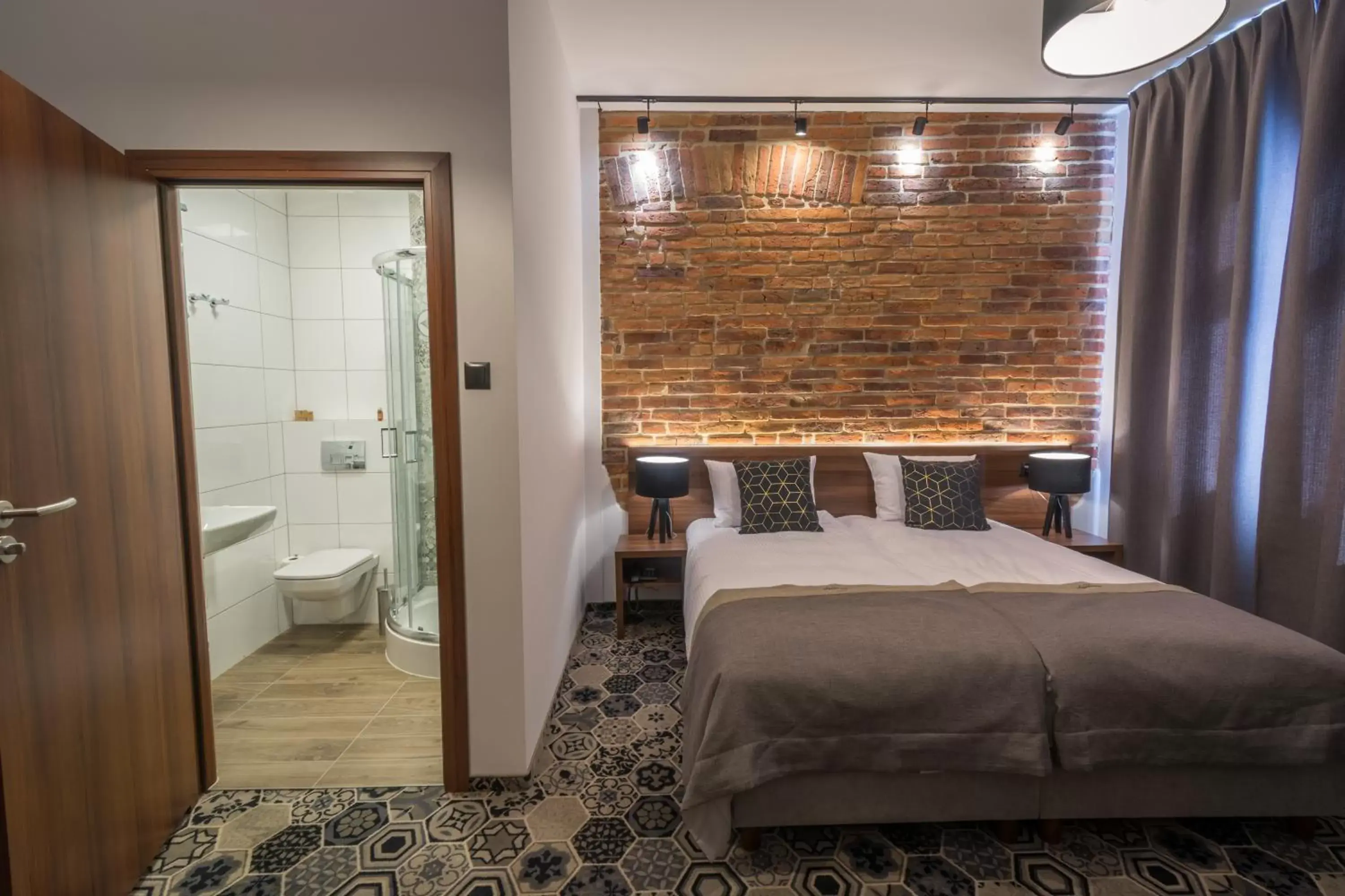 Bathroom, Bed in Hotel Lavender