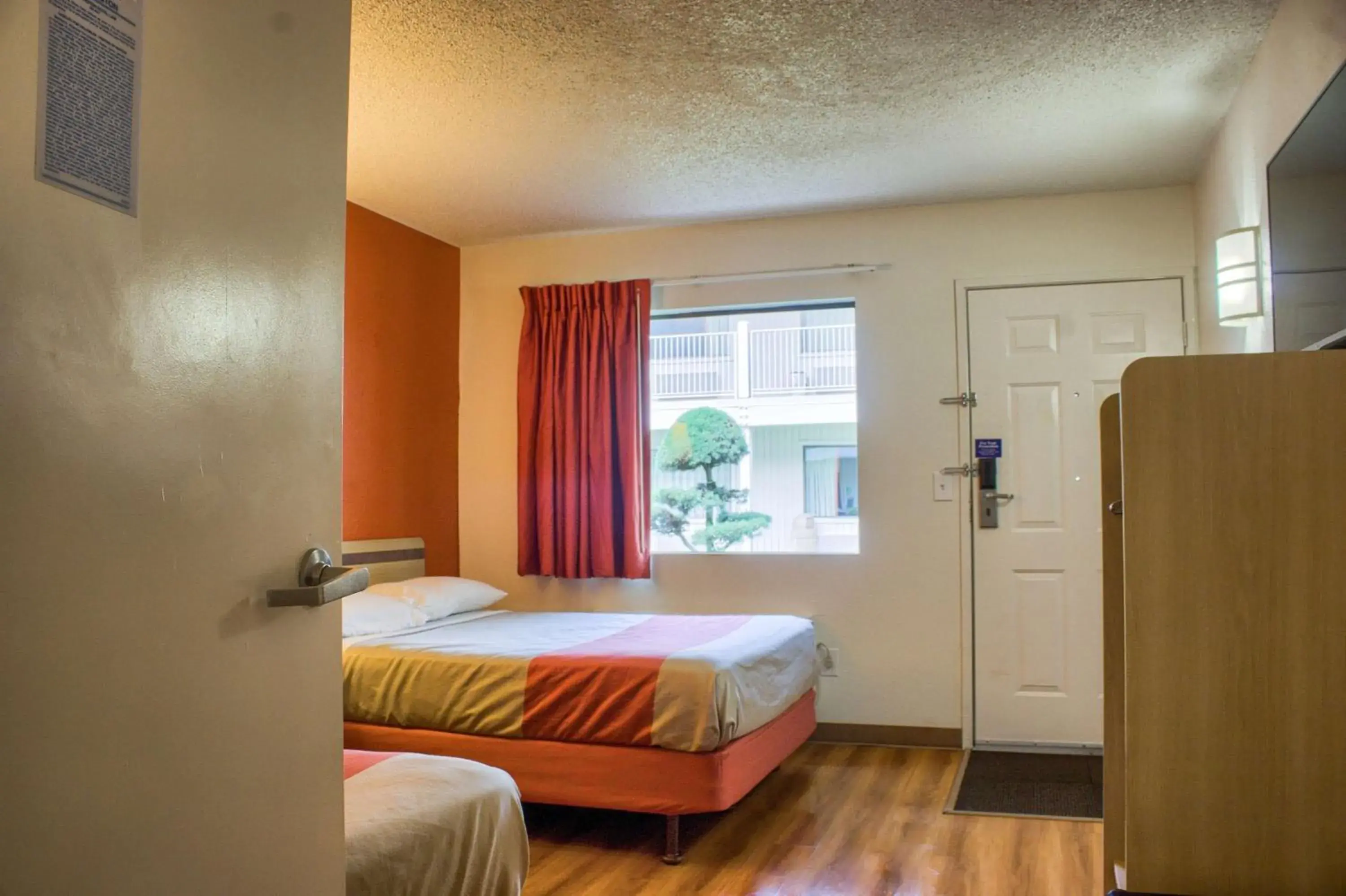 Bedroom, Bed in Motel 6-Seattle, WA - South