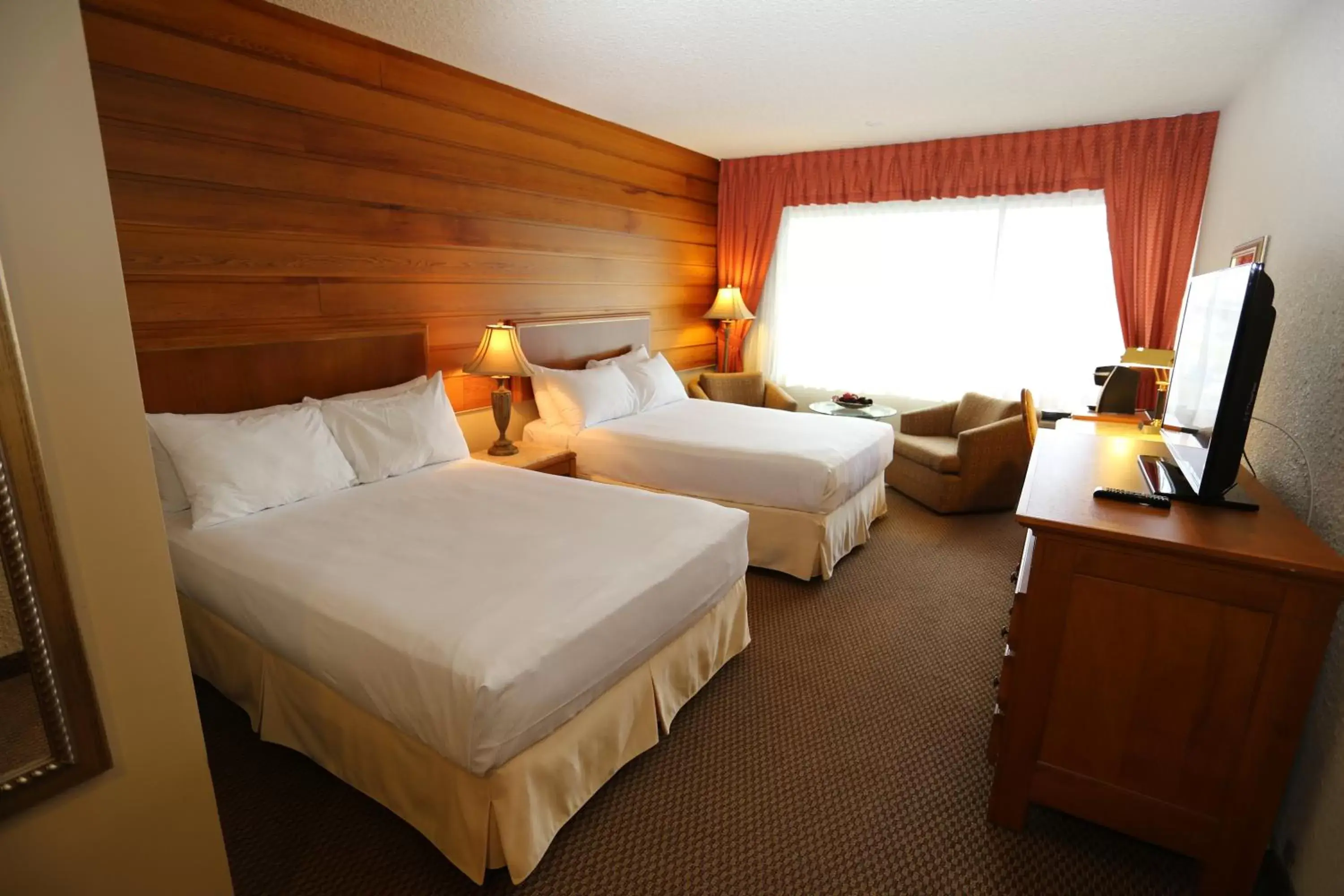 Bedroom, Bed in Hôtels Gouverneur Sept-Îles