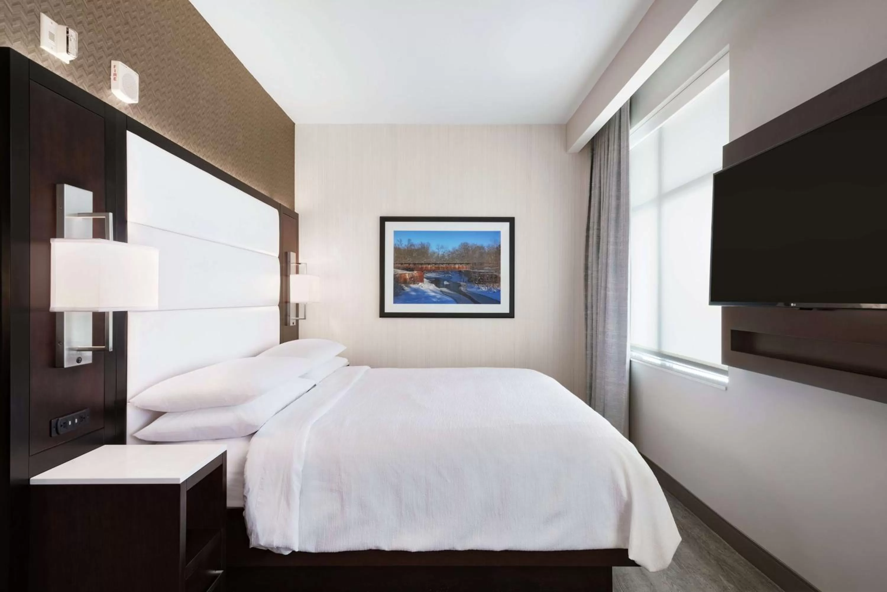 Bedroom, Bed in Embassy Suites By Hilton Noblesville Indianapolis Conv Ctr