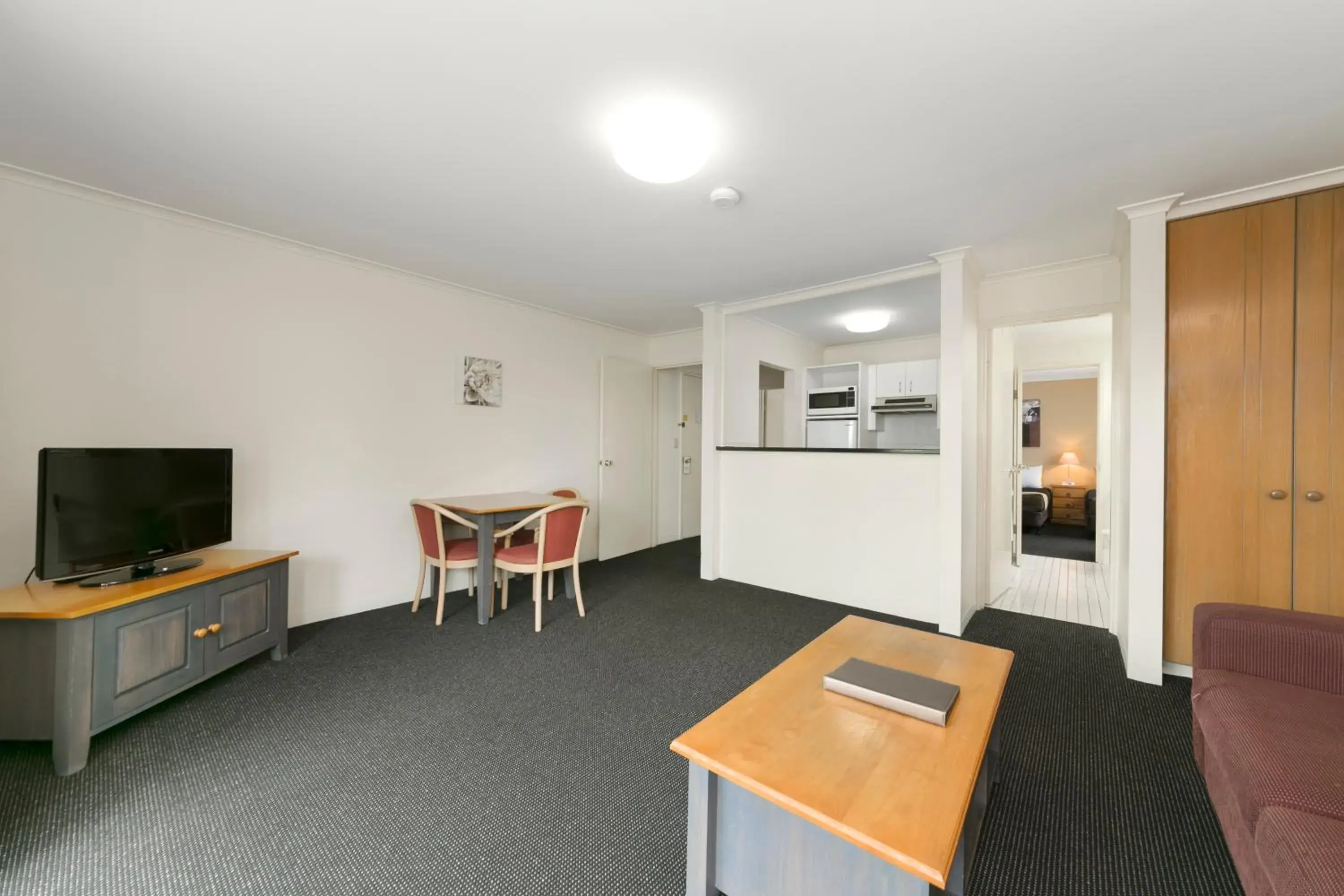 Living room, TV/Entertainment Center in Mt Ommaney Hotel Apartments